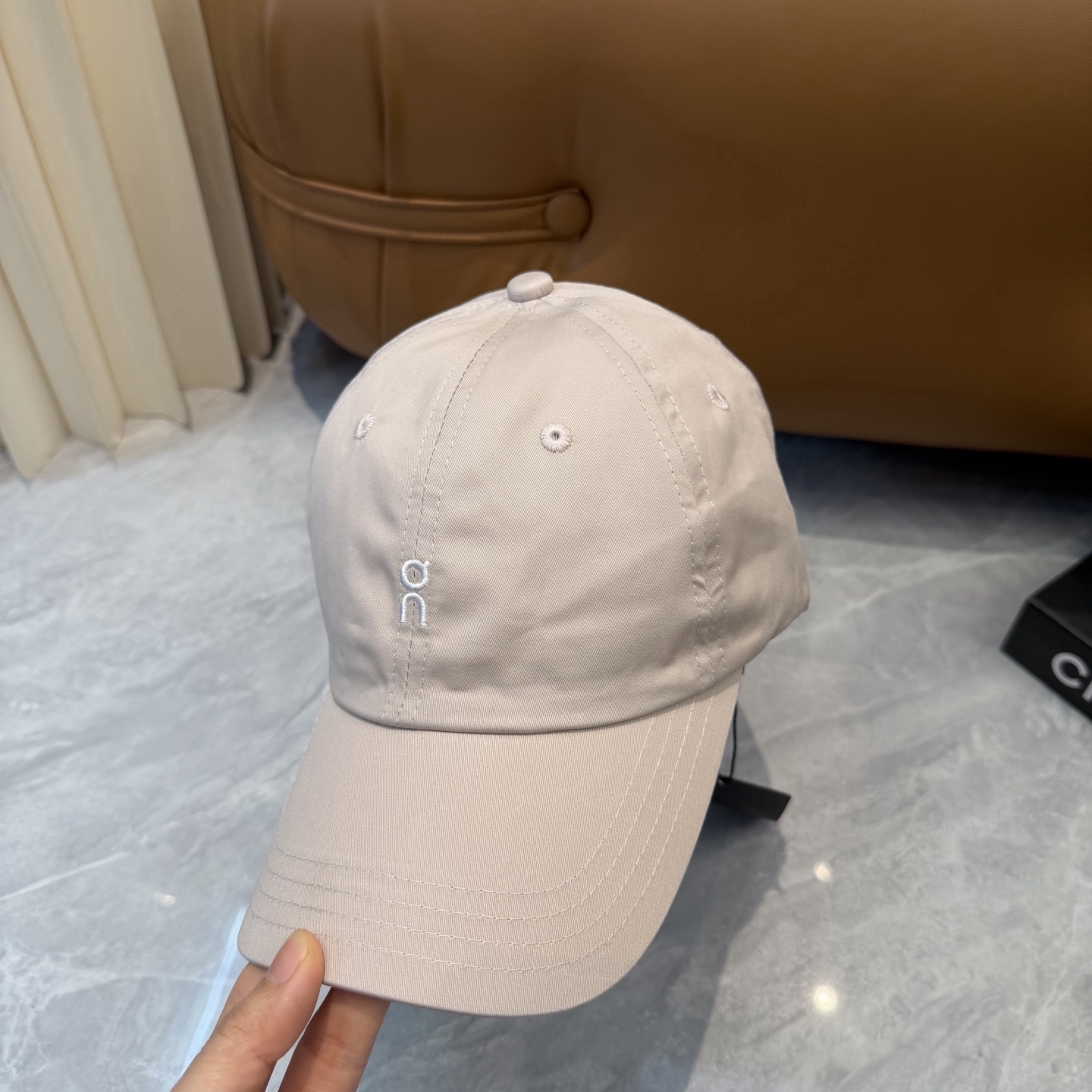 〈昂跑 On〉新款棒球帽，专柜常年热卖款，口碑极佳，轻盈透气！质量超赞，基础头围56，可调节。