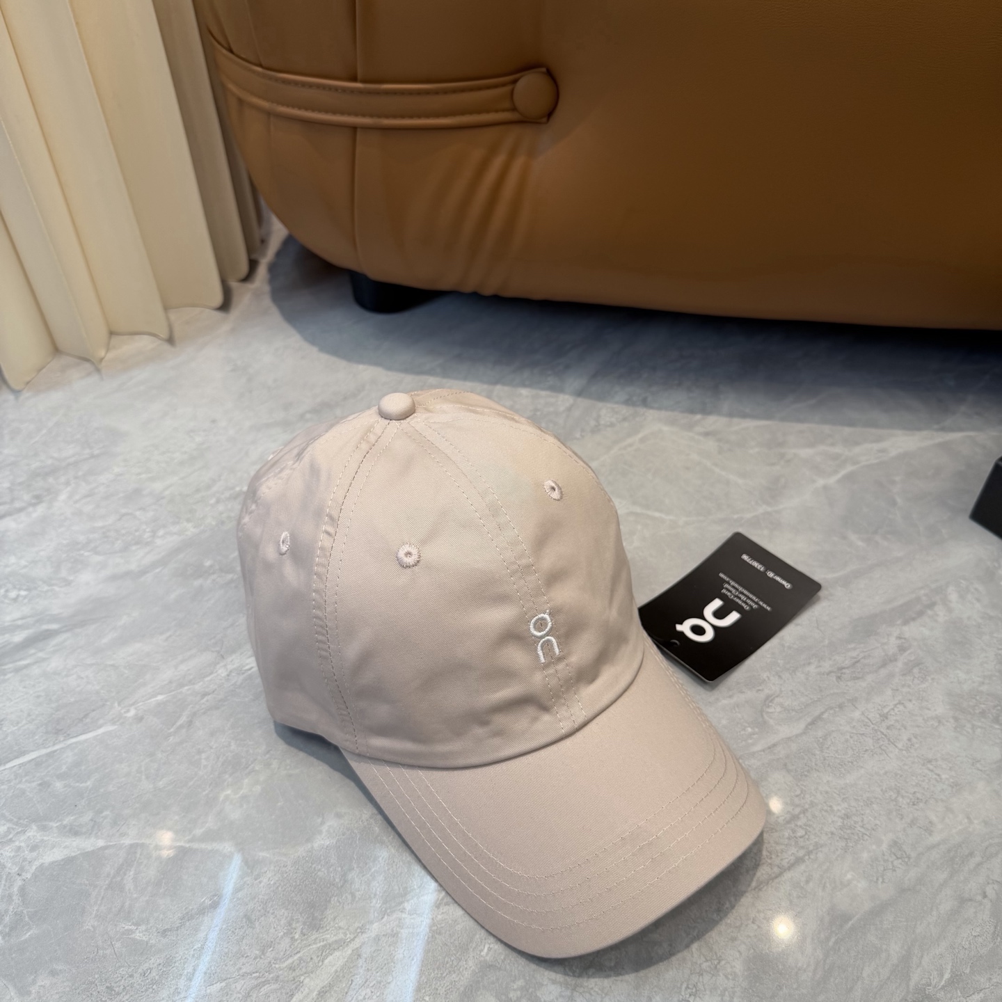 〈昂跑 On〉新款棒球帽，专柜常年热卖款，口碑极佳，轻盈透气！质量超赞，基础头围56，可调节。