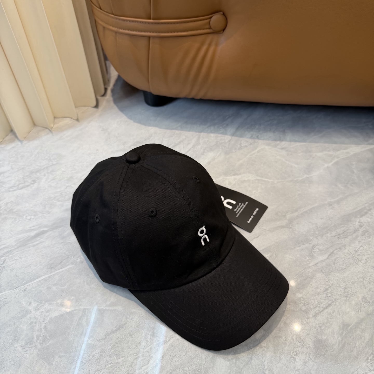 〈昂跑 On〉新款棒球帽，专柜常年热卖款，口碑极佳，轻盈透气！质量超赞，基础头围56，可调节。