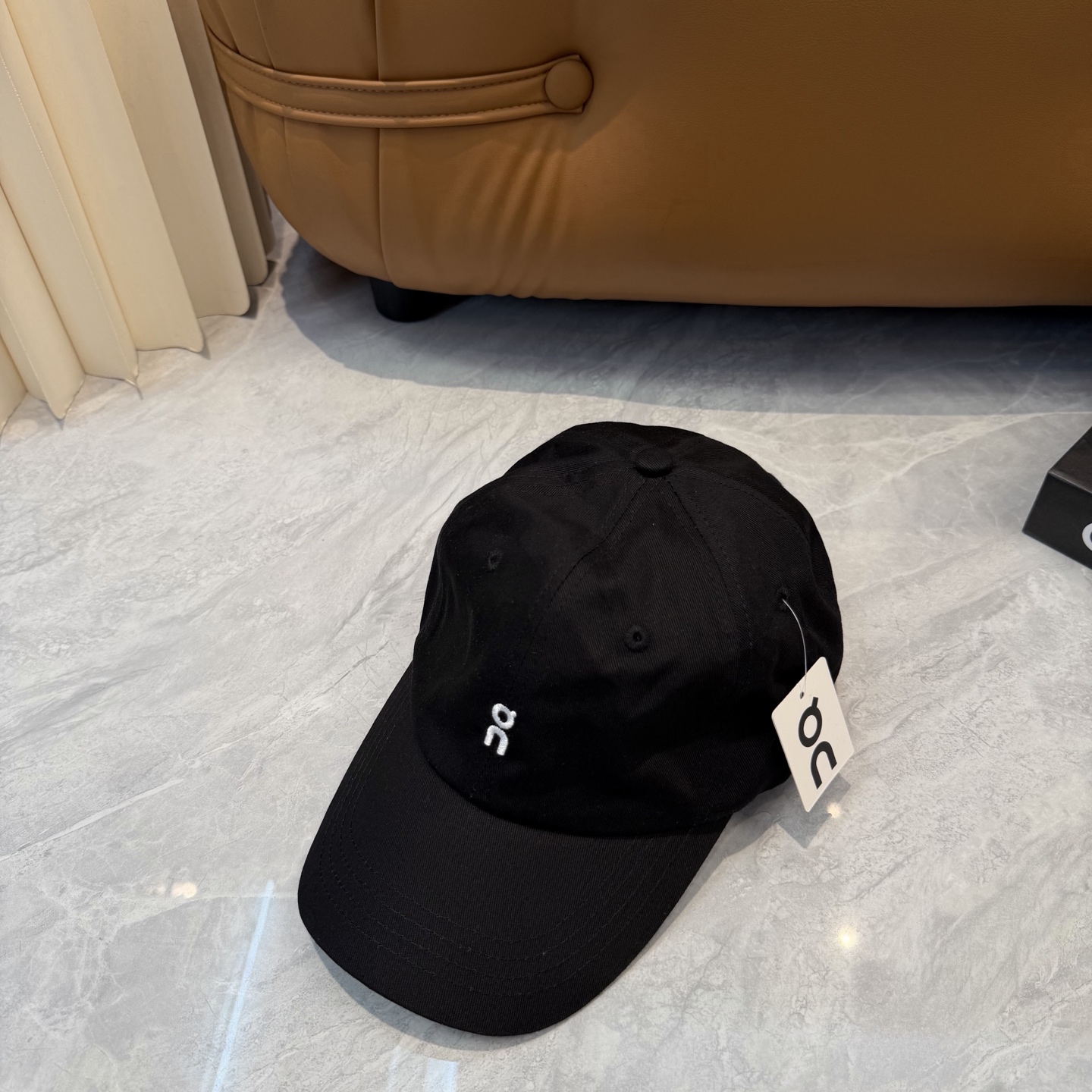 〈昂跑 On〉新款棒球帽，专柜常年热卖款，口碑极佳，轻盈透气！质量超赞，基础头围56，可调节。