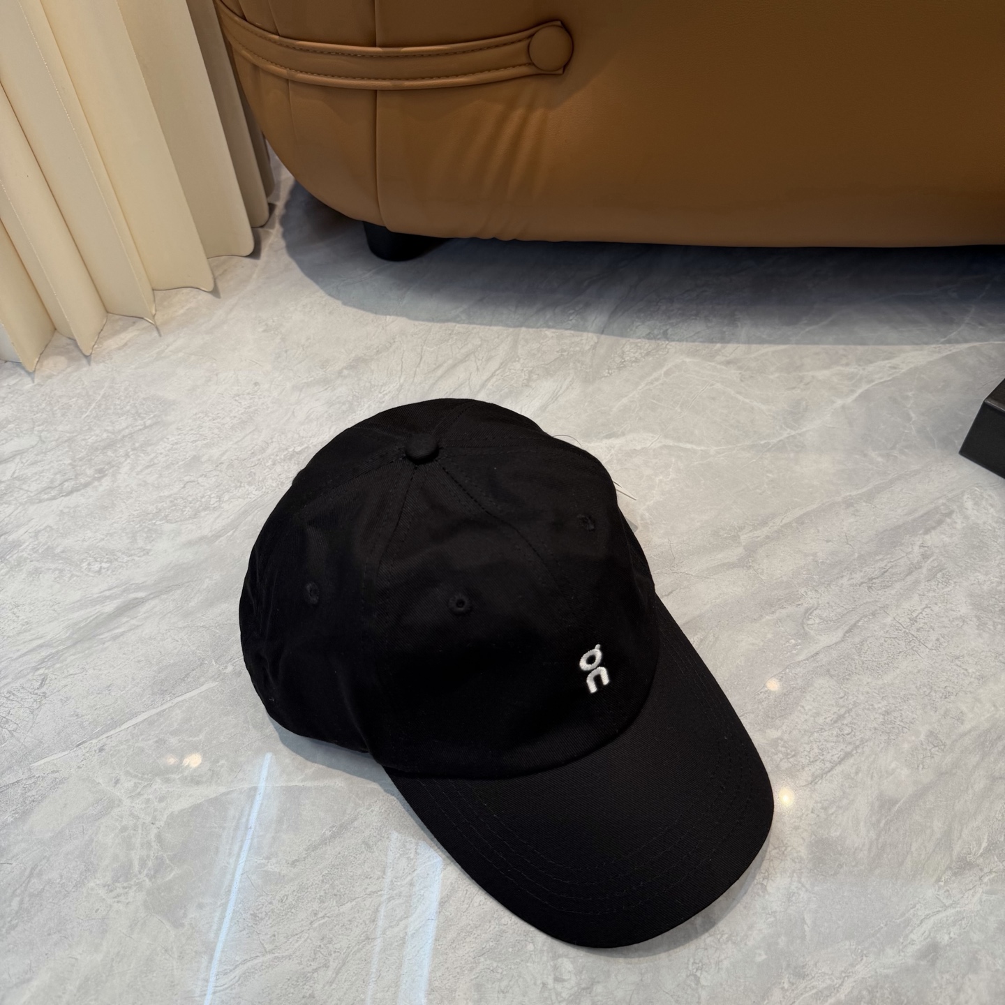 〈昂跑 On〉新款棒球帽，专柜常年热卖款，口碑极佳，轻盈透气！质量超赞，基础头围56，可调节。