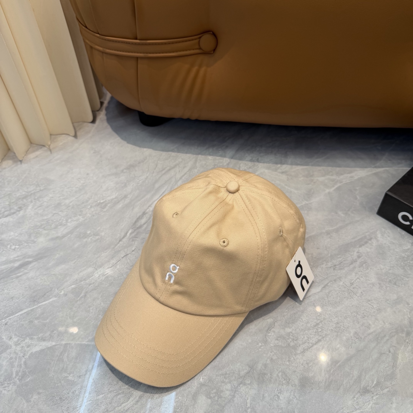 〈昂跑 On〉新款棒球帽，专柜常年热卖款，口碑极佳，轻盈透气！质量超赞，基础头围56，可调节。