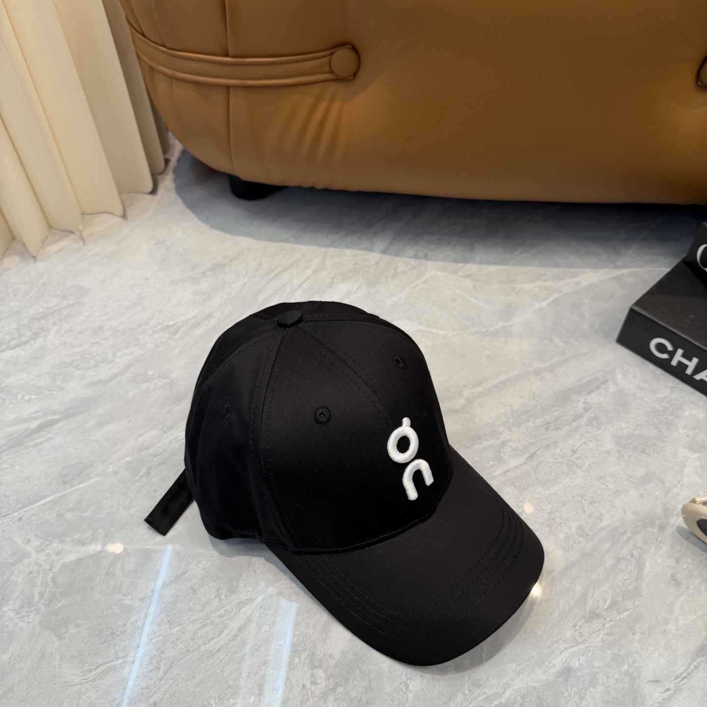〈昂跑 On〉新款棒球帽，专柜常年热卖款，口碑极佳，轻盈透气！质量超赞，基础头围56，可调节。