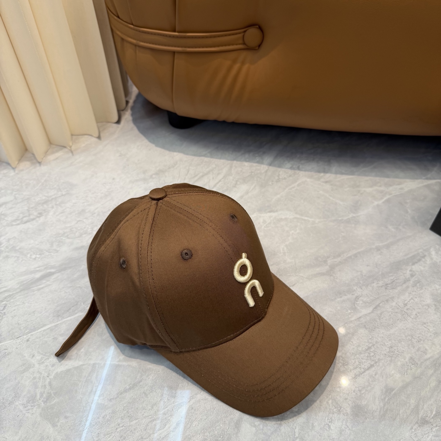 〈昂跑 On〉新款棒球帽，专柜常年热卖款，口碑极佳，轻盈透气！质量超赞，基础头围56，可调节。