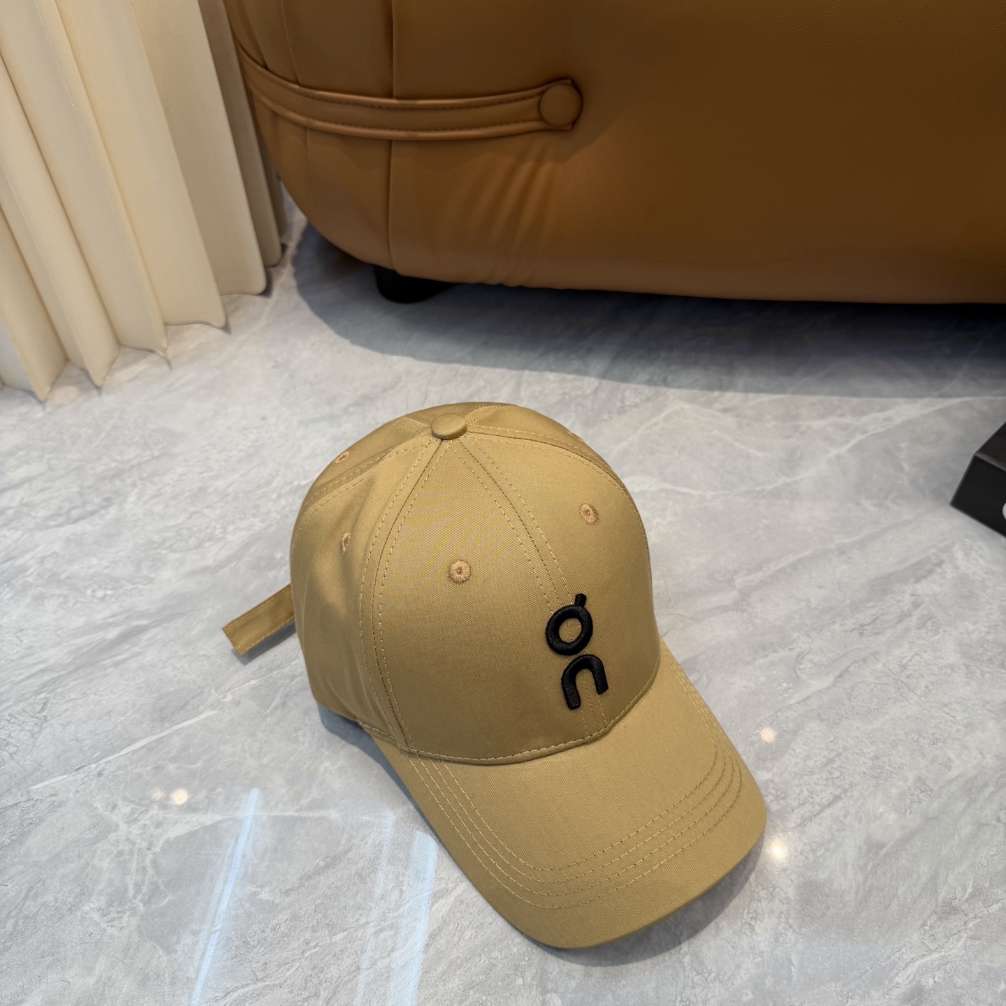 〈昂跑 On〉新款棒球帽，专柜常年热卖款，口碑极佳，轻盈透气！质量超赞，基础头围56，可调节。
