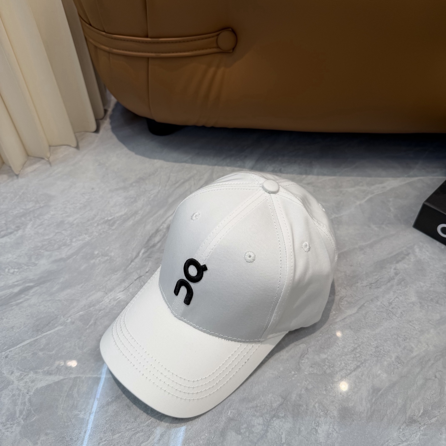 〈昂跑 On〉新款棒球帽，专柜常年热卖款，口碑极佳，轻盈透气！质量超赞，基础头围56，可调节。