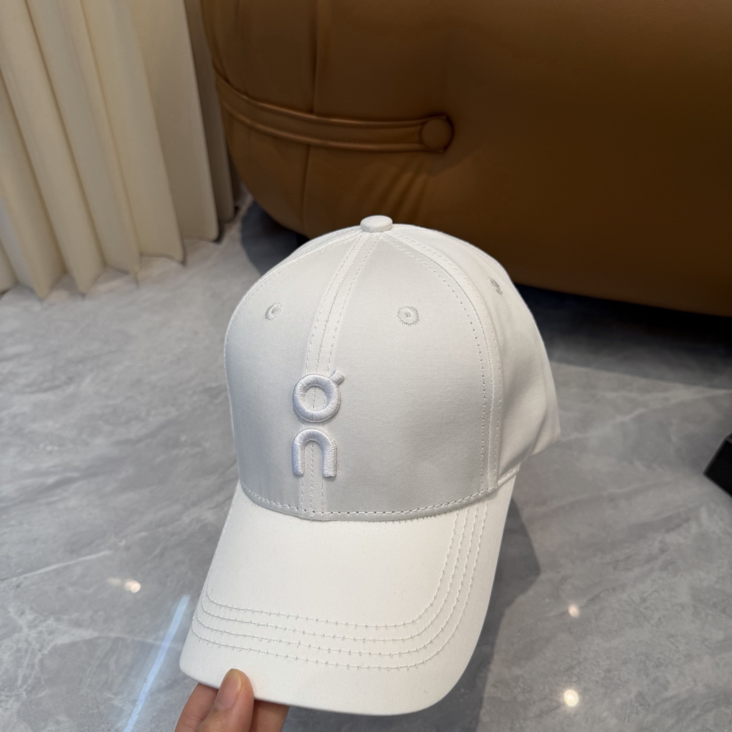 〈昂跑 On〉新款棒球帽，专柜常年热卖款，口碑极佳，轻盈透气！质量超赞，基础头围56，可调节。