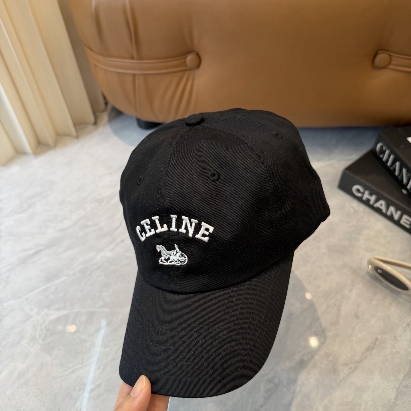 爆款CELINE（赛琳）简约字母明星同款最新棒球帽，时尚潮流，高端做工！每一个帽子都是用心之作！非一般的