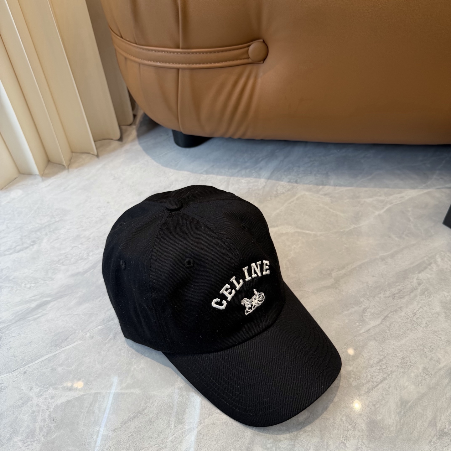 爆款CELINE（赛琳）简约字母明星同款最新棒球帽，时尚潮流，高端做工！每一个帽子都是用心之作！非一般的