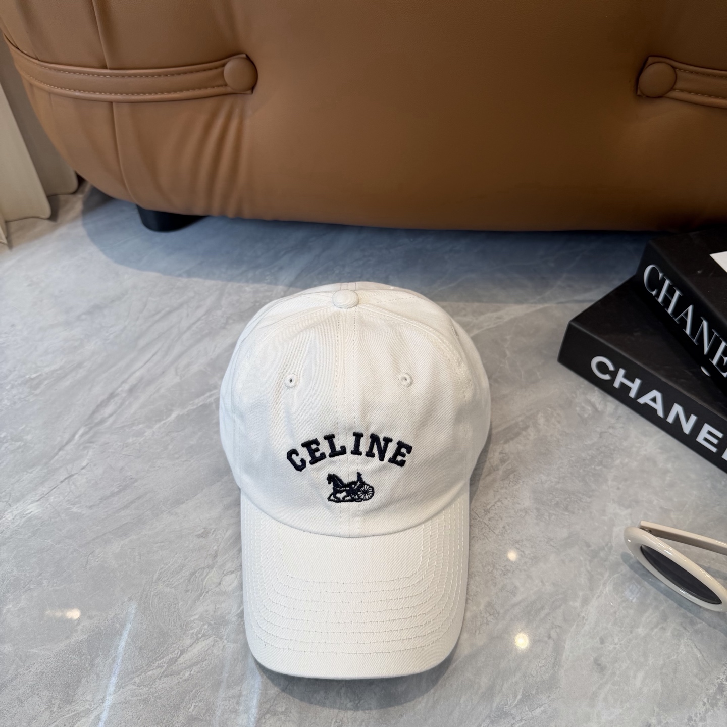 爆款CELINE（赛琳）简约字母明星同款最新棒球帽，时尚潮流，高端做工！每一个帽子都是用心之作！非一般的