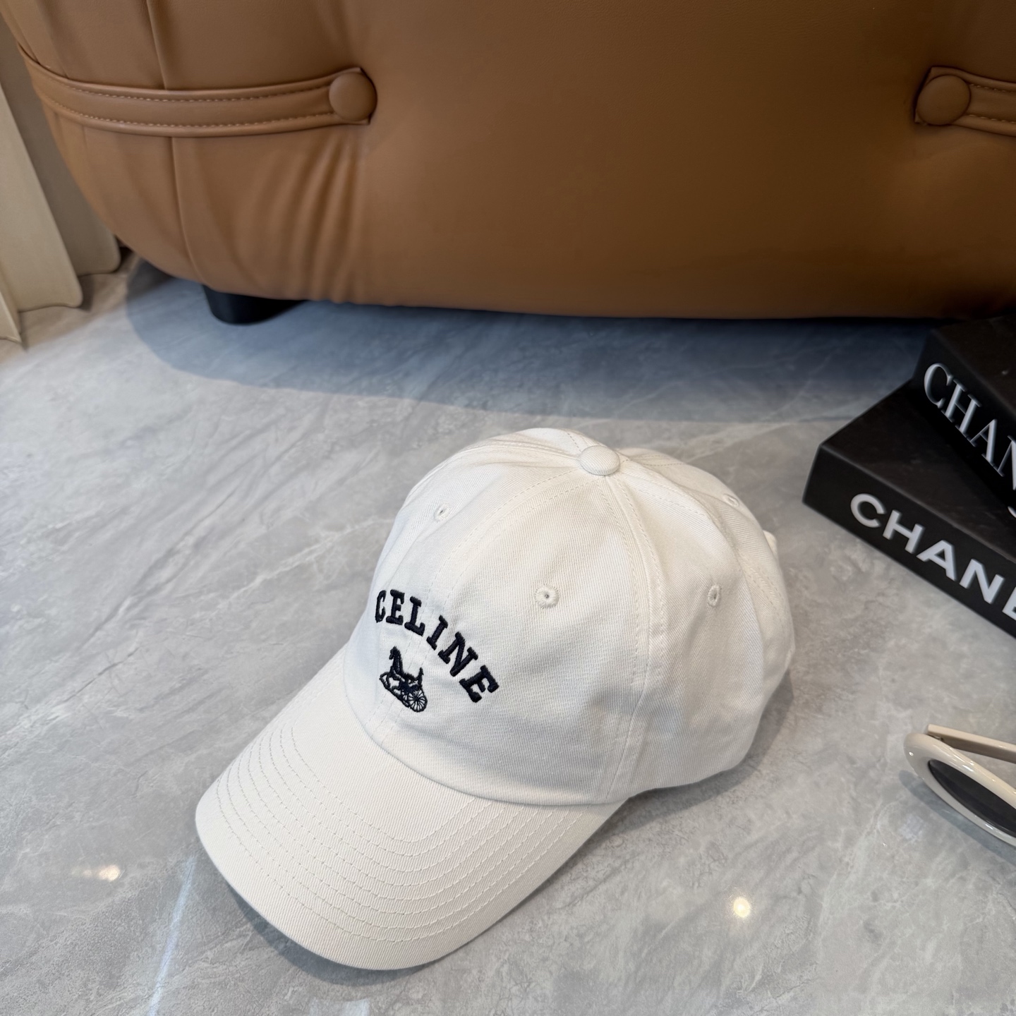 爆款CELINE（赛琳）简约字母明星同款最新棒球帽，时尚潮流，高端做工！每一个帽子都是用心之作！非一般的