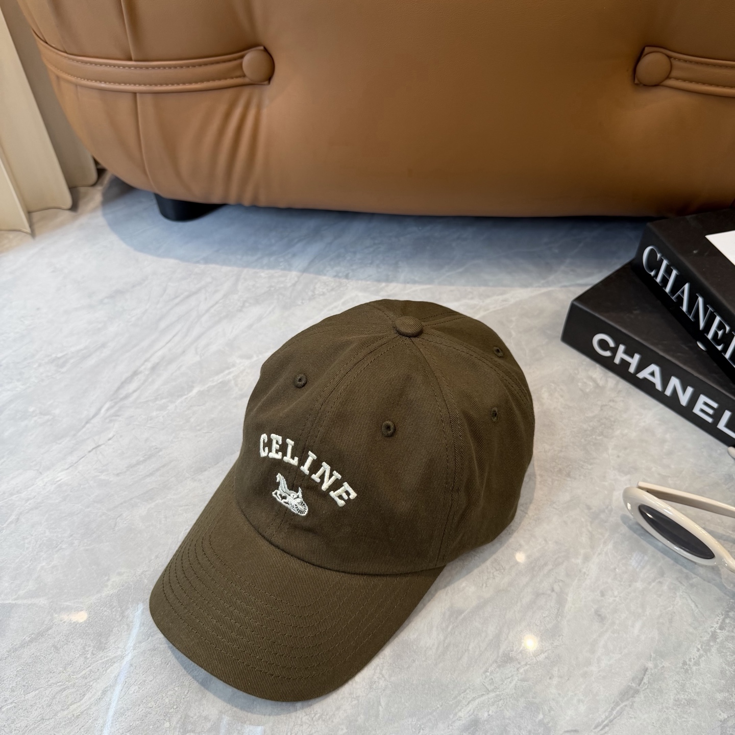 爆款CELINE（赛琳）简约字母明星同款最新棒球帽，时尚潮流，高端做工！每一个帽子都是用心之作！非一般的