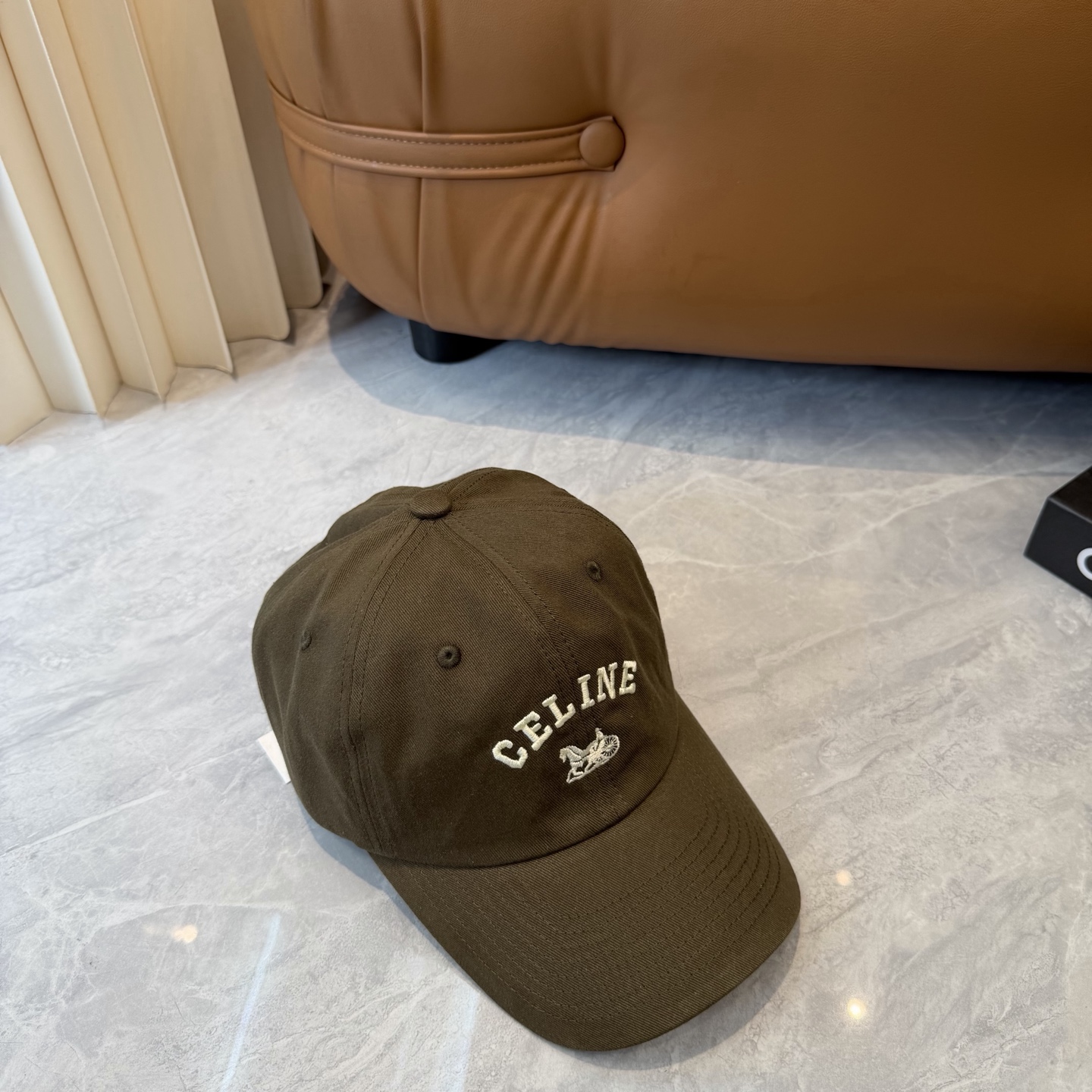 爆款CELINE（赛琳）简约字母明星同款最新棒球帽，时尚潮流，高端做工！每一个帽子都是用心之作！非一般的