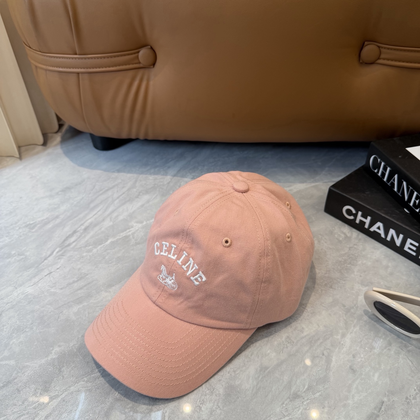 爆款CELINE（赛琳）简约字母明星同款最新棒球帽，时尚潮流，高端做工！每一个帽子都是用心之作！非一般的