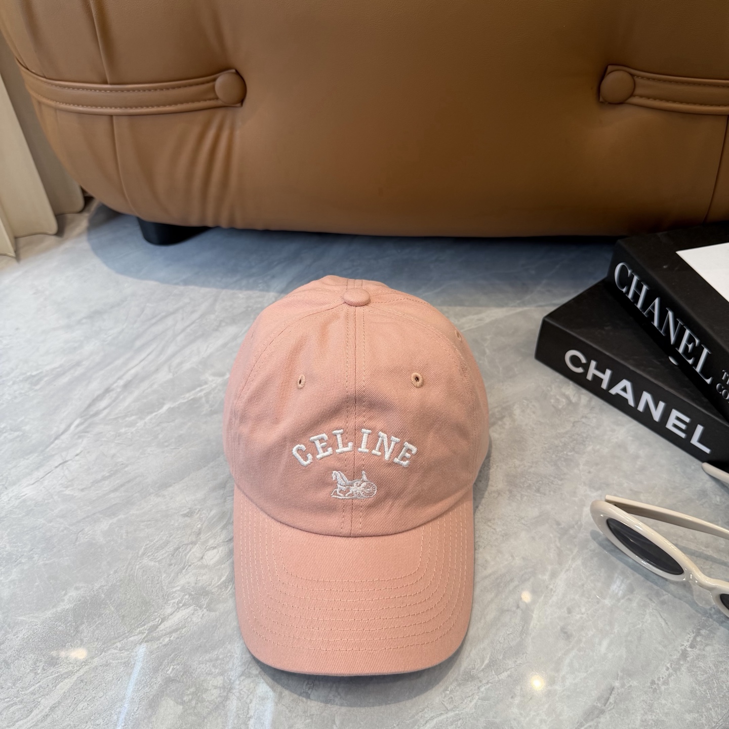 爆款CELINE（赛琳）简约字母明星同款最新棒球帽，时尚潮流，高端做工！每一个帽子都是用心之作！非一般的