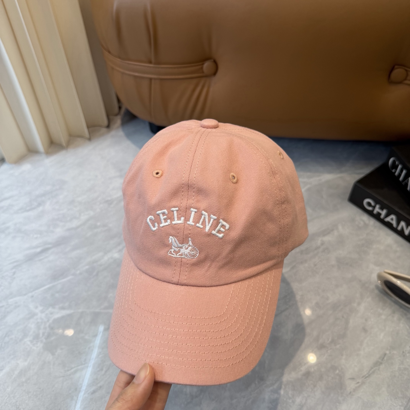 爆款CELINE（赛琳）简约字母明星同款最新棒球帽，时尚潮流，高端做工！每一个帽子都是用心之作！非一般的