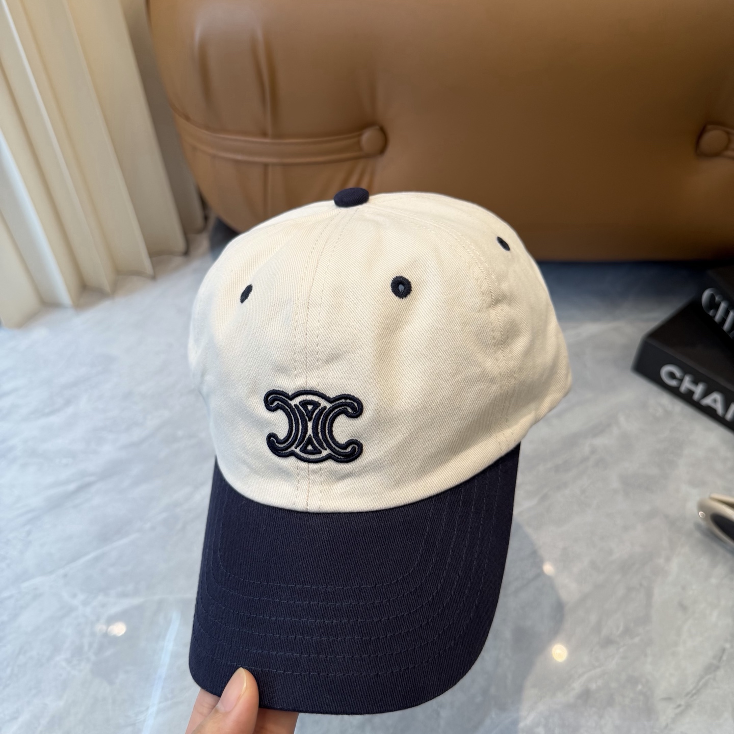 爆款CELINE（赛琳）简约字母明星同款最新棒球帽，时尚潮流，高端做工！每一个帽子都是用心之作！非一般的