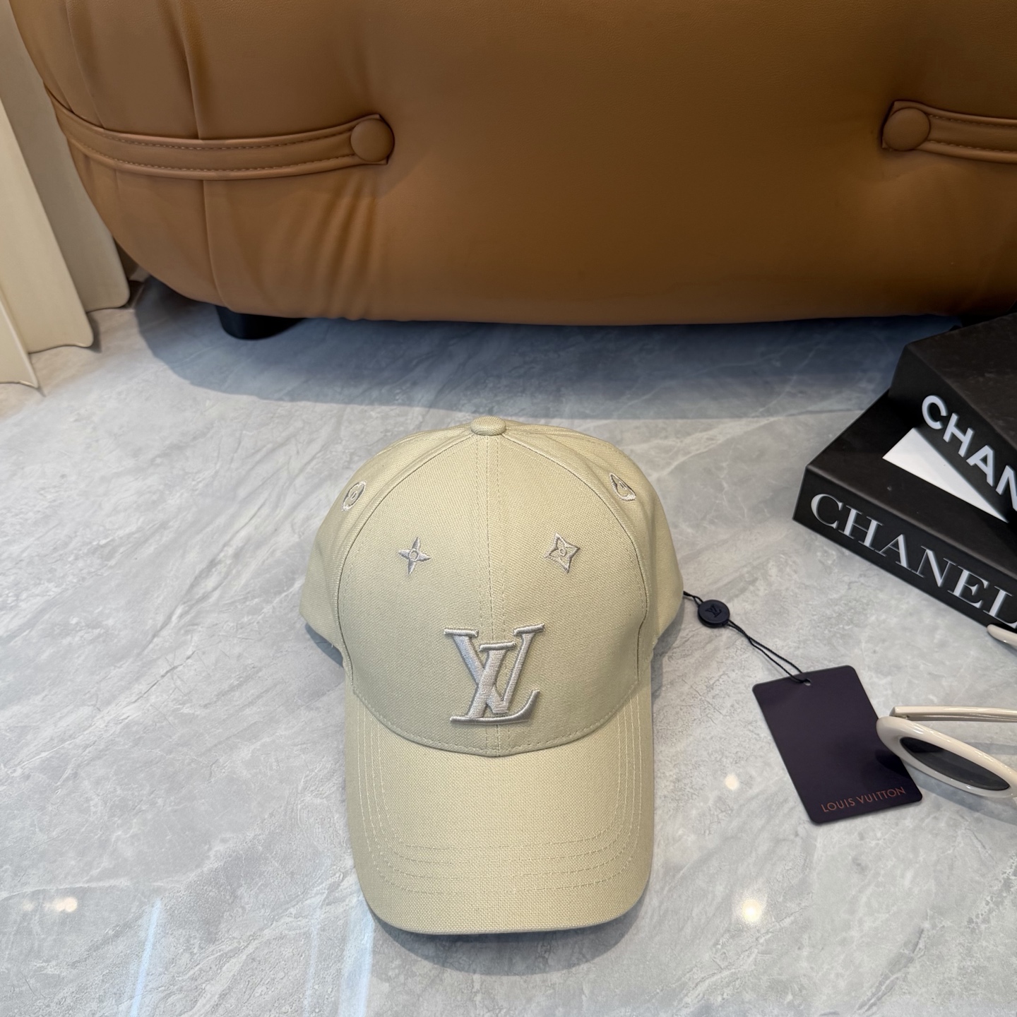 🧢LV路易威登🧢 官网高版出货，刺绣棒球帽，非常经典的经典，流行的复古美，四季可用，出门必备，非常显脸小