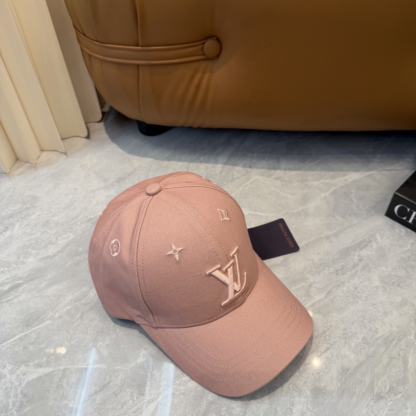 🧢LV路易威登🧢 官网高版出货，刺绣棒球帽，非常经典的经典，流行的复古美，四季可用，出门必备，非常显脸小