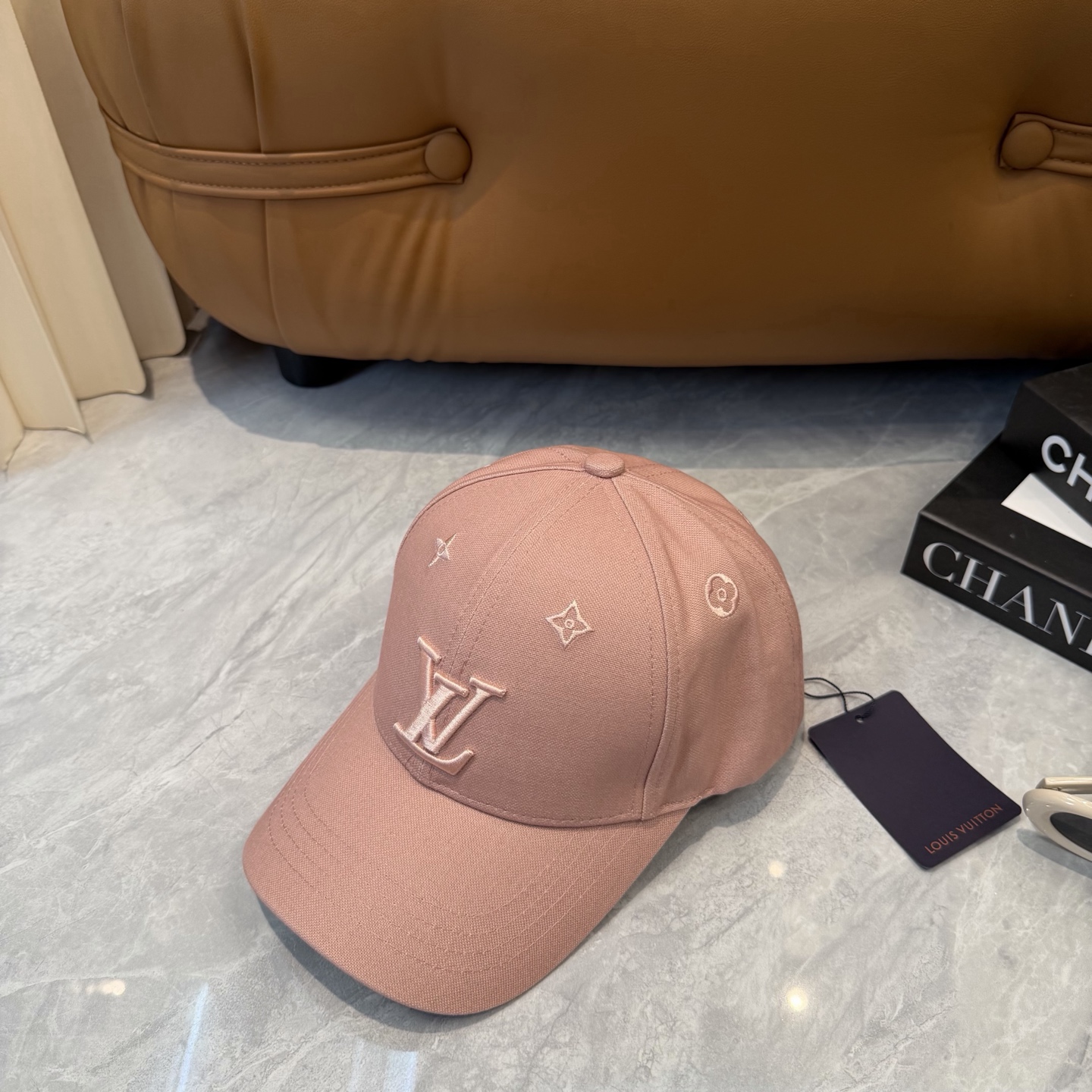 🧢LV路易威登🧢 官网高版出货，刺绣棒球帽，非常经典的经典，流行的复古美，四季可用，出门必备，非常显脸小