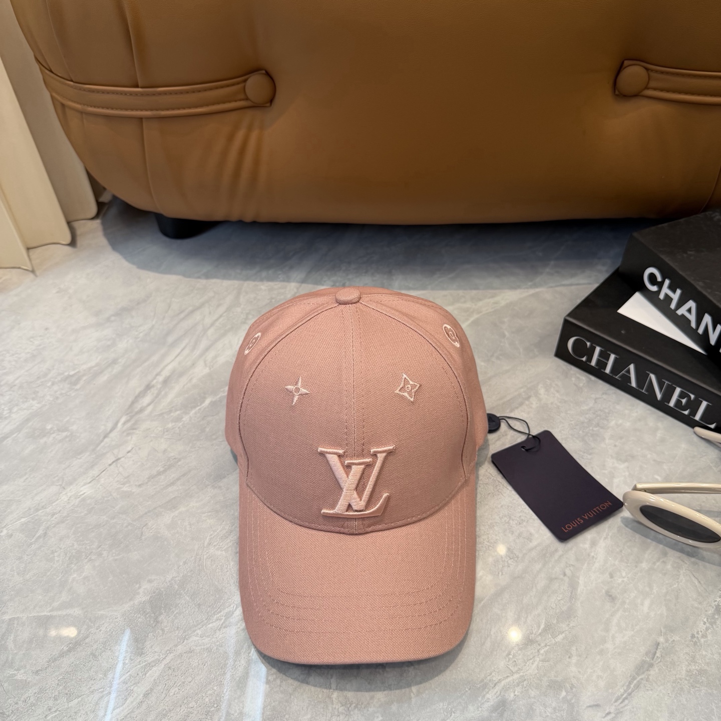 🧢LV路易威登🧢 官网高版出货，刺绣棒球帽，非常经典的经典，流行的复古美，四季可用，出门必备，非常显脸小