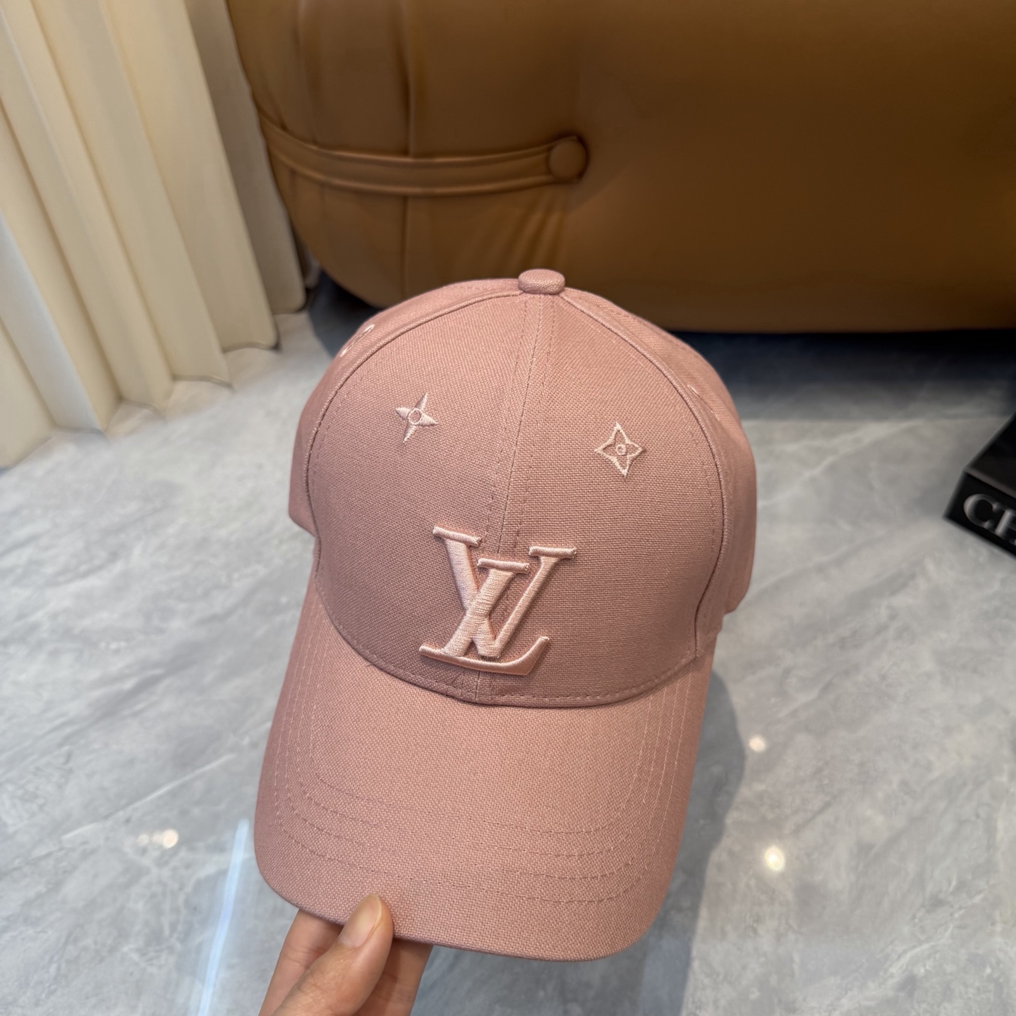 🧢LV路易威登🧢 官网高版出货，刺绣棒球帽，非常经典的经典，流行的复古美，四季可用，出门必备，非常显脸小