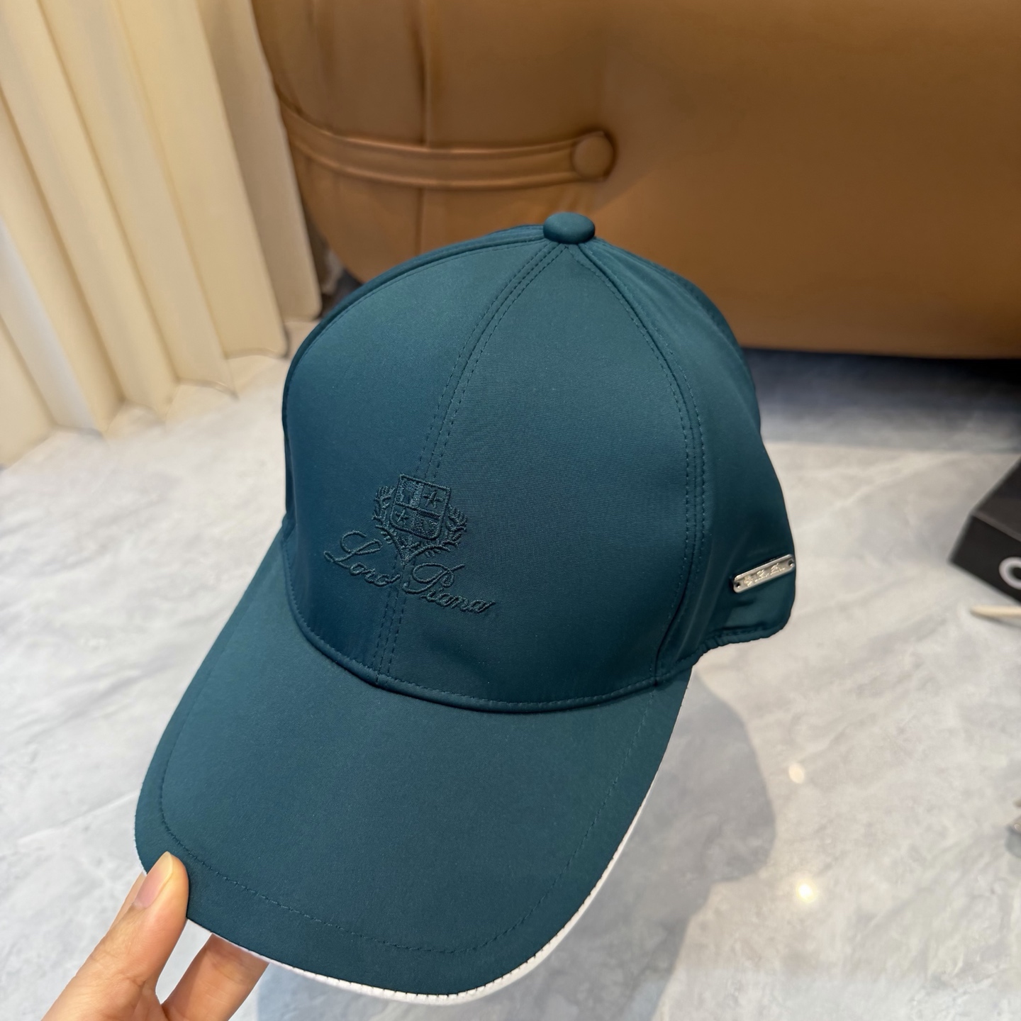 Loro Piana(诺悠翩雅) 专柜新款高版本棒球帽，大牌同步，超好出货！颜色做的太特别了～闭眼入 全