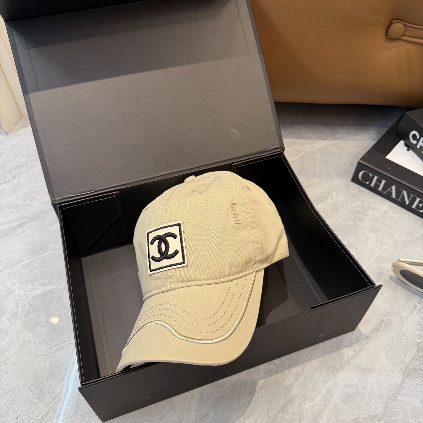 【CHANEL香奈儿】春夏新款简约小香logo棒球帽，新款出货，大牌款超好搭配，赶紧入手！