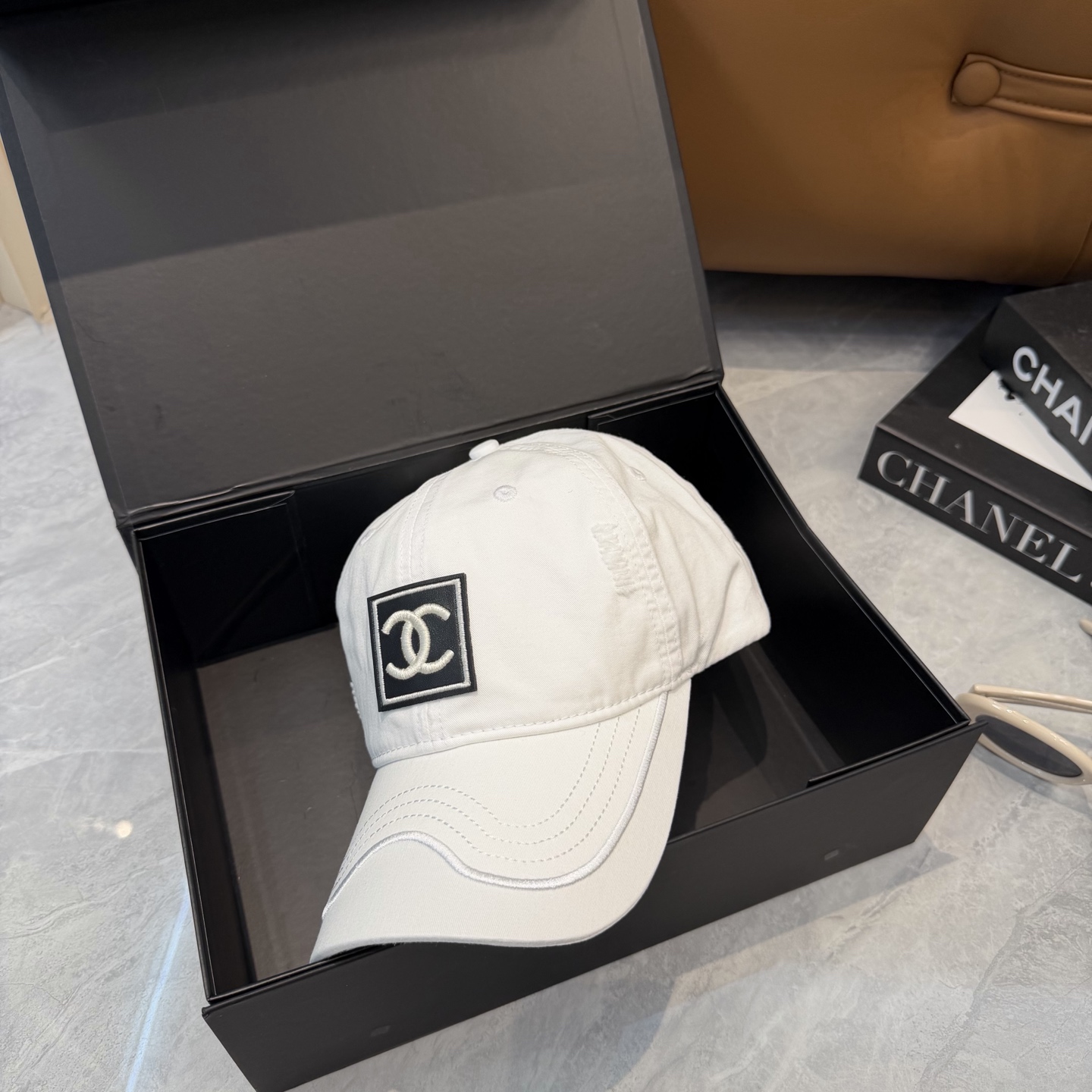 【CHANEL香奈儿】春夏新款简约小香logo棒球帽，新款出货，大牌款超好搭配，赶紧入手！