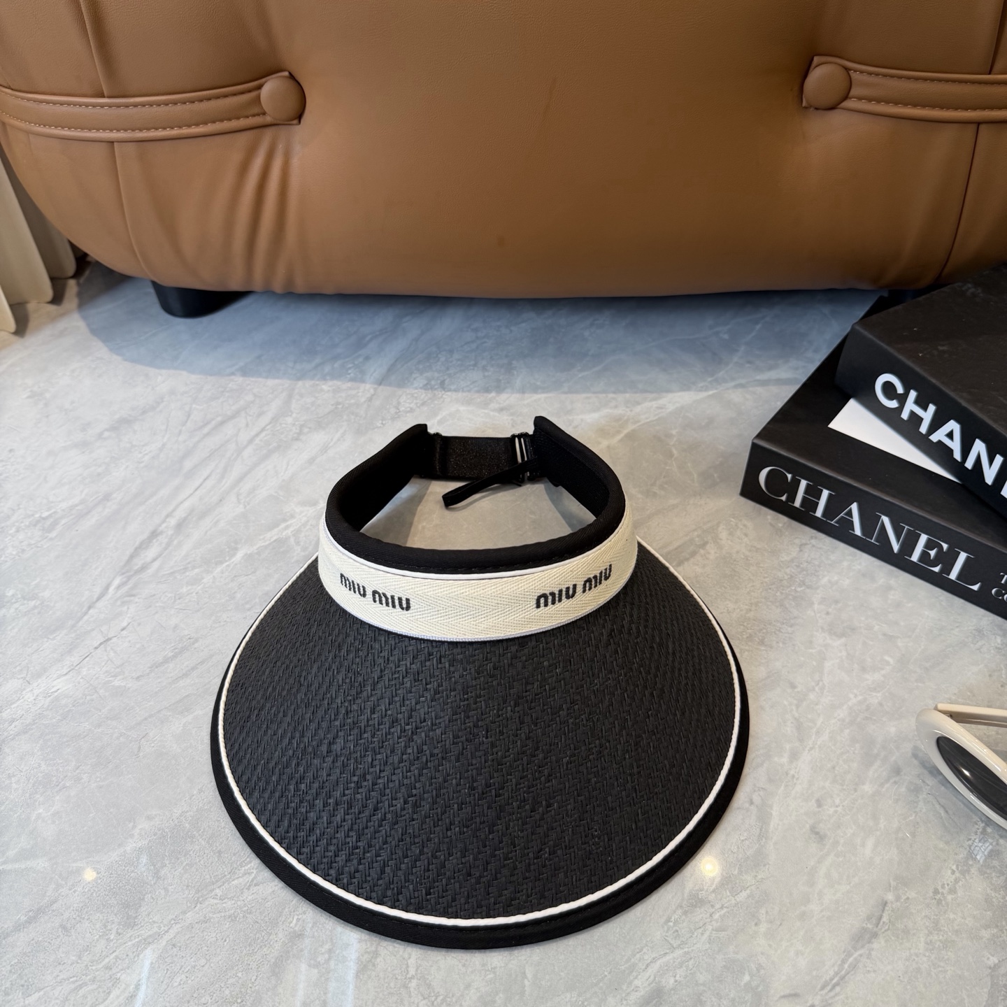 Miu Miu miumiu 缪缪 夏季空顶帽，跑步遮阳防晒两不误，夏季 单品，戴着不闷热，非常有活力的一款，无敌