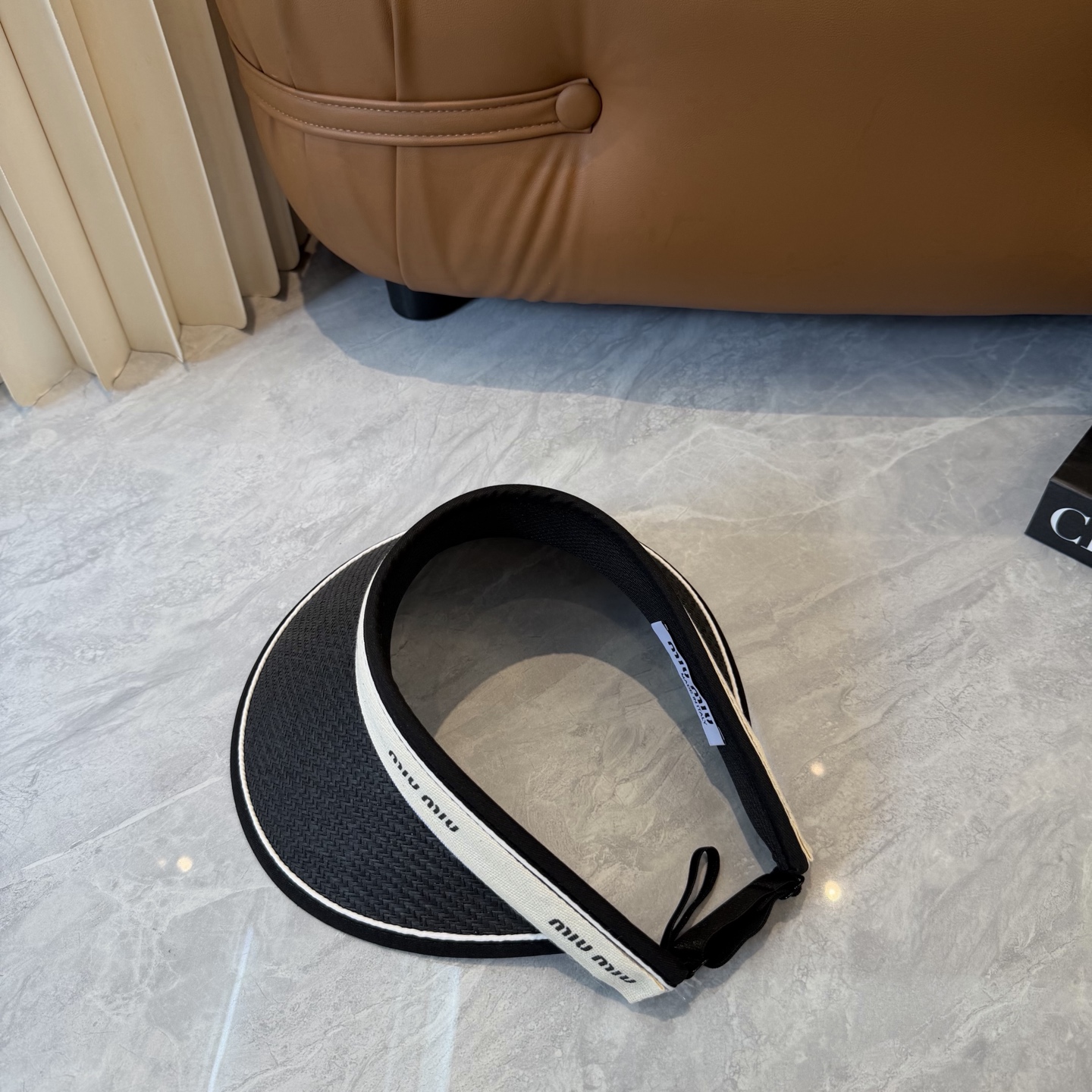 Miu Miu miumiu 缪缪 夏季空顶帽，跑步遮阳防晒两不误，夏季 单品，戴着不闷热，非常有活力的一款，无敌