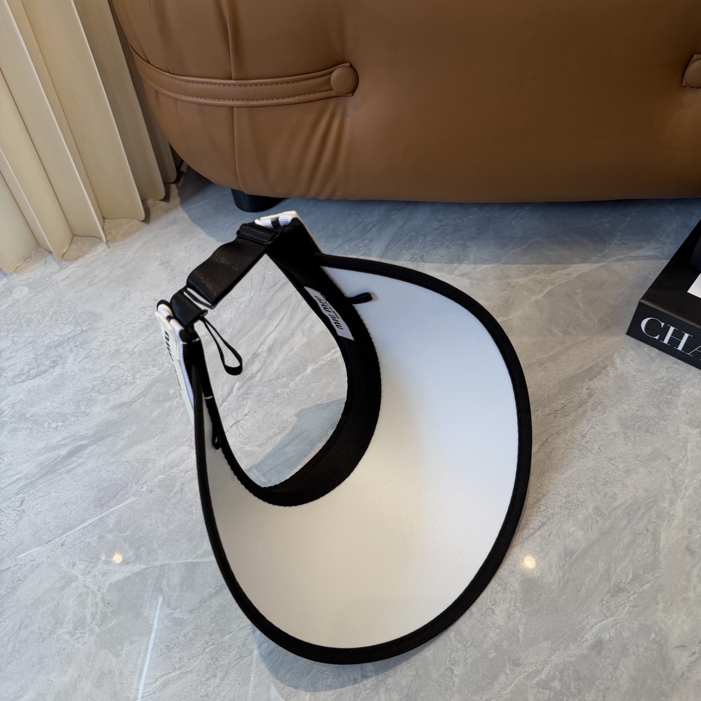 Miu Miu miumiu 缪缪 夏季空顶帽，跑步遮阳防晒两不误，夏季 单品，戴着不闷热，非常有活力的一款，无敌