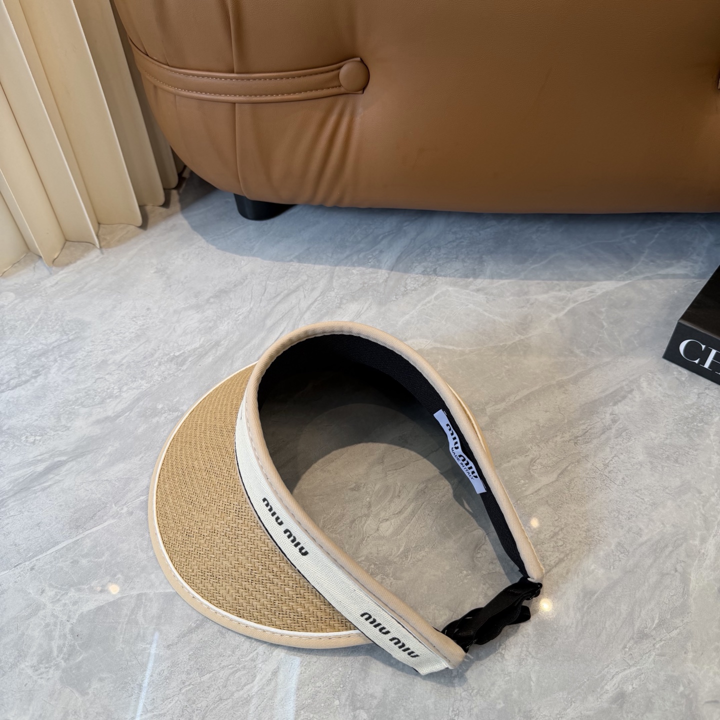 Miu Miu miumiu 缪缪 夏季空顶帽，跑步遮阳防晒两不误，夏季 单品，戴着不闷热，非常有活力的一款，无敌