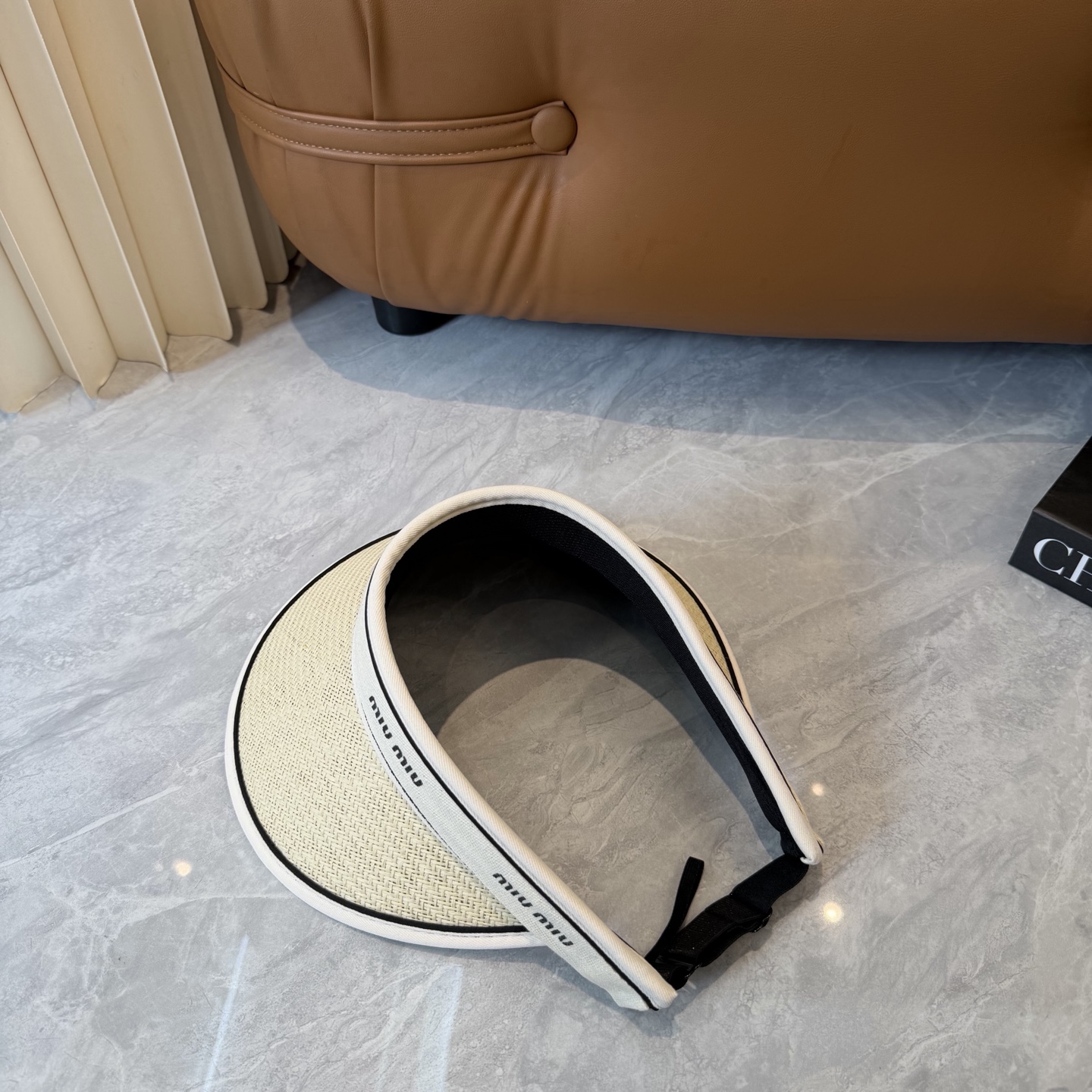 Miu Miu miumiu 缪缪 夏季空顶帽，跑步遮阳防晒两不误，夏季 单品，戴着不闷热，非常有活力的一款，无敌