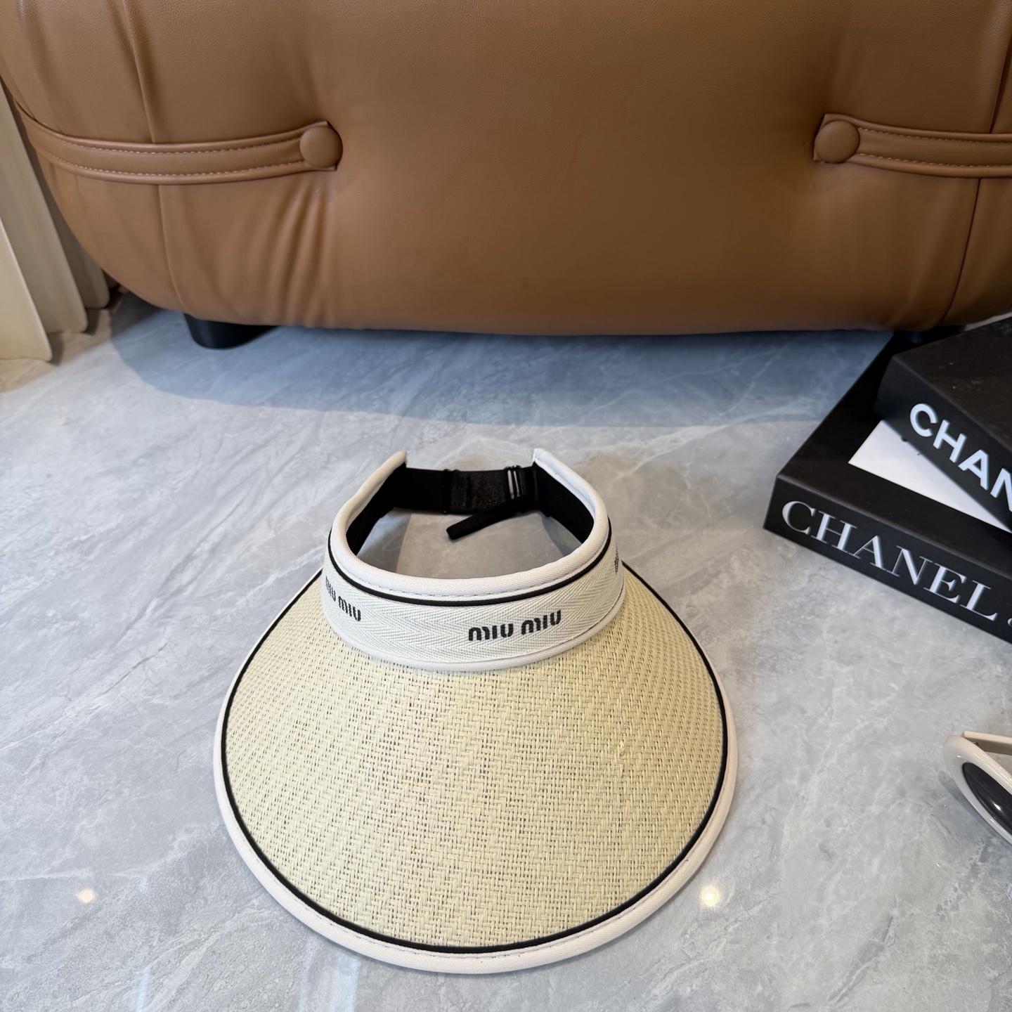 Miu Miu miumiu 缪缪 夏季空顶帽，跑步遮阳防晒两不误，夏季 单品，戴着不闷热，非常有活力的一款，无敌