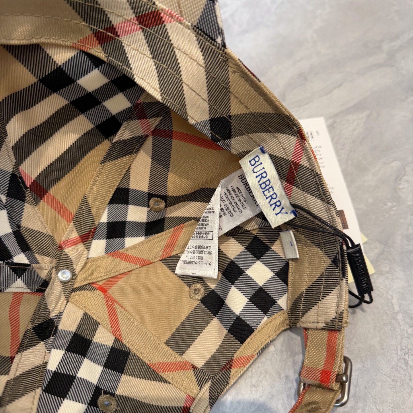 Burberry Burberry（巴宝莉） 棒球帽 款纯棉内里，轻盈透气。完美版型， 品质，独家 摄，男女适用