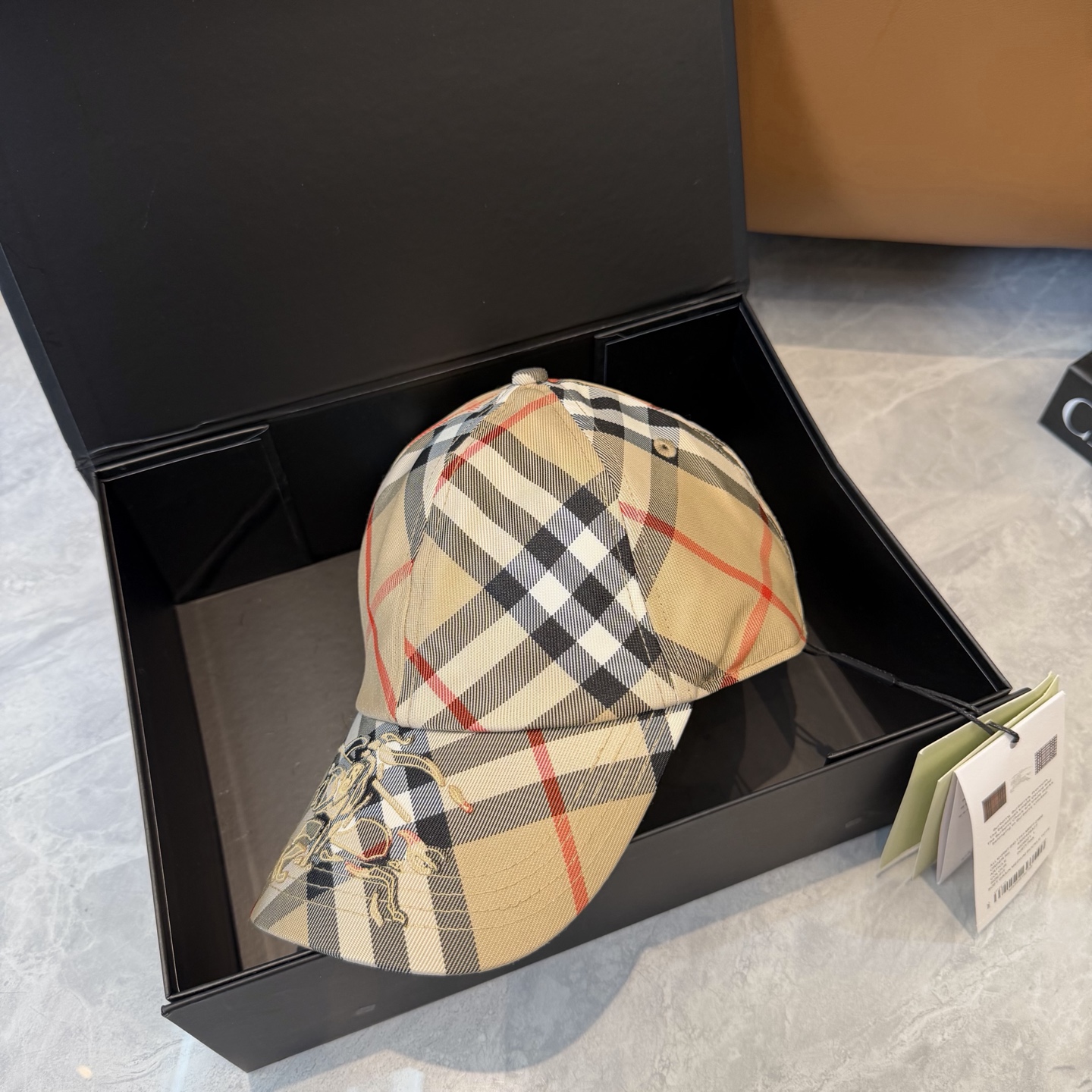 Burberry Burberry（巴宝莉） 棒球帽 款纯棉内里，轻盈透气。完美版型， 品质，独家 摄，男女适用