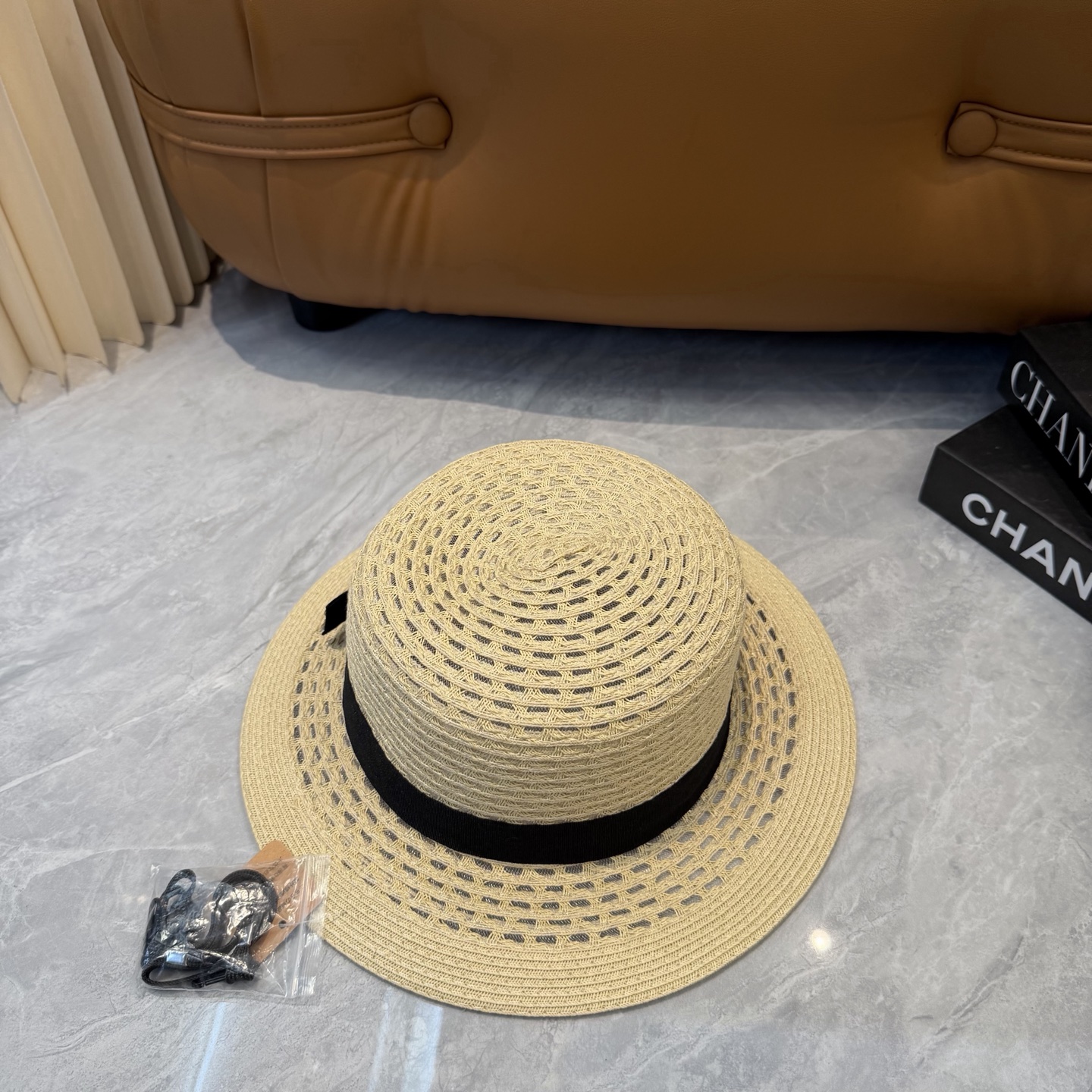 【CHANEL香奈儿】2026新款平顶草帽  夏天海边首选～新款材质编织而成～质感满分💯