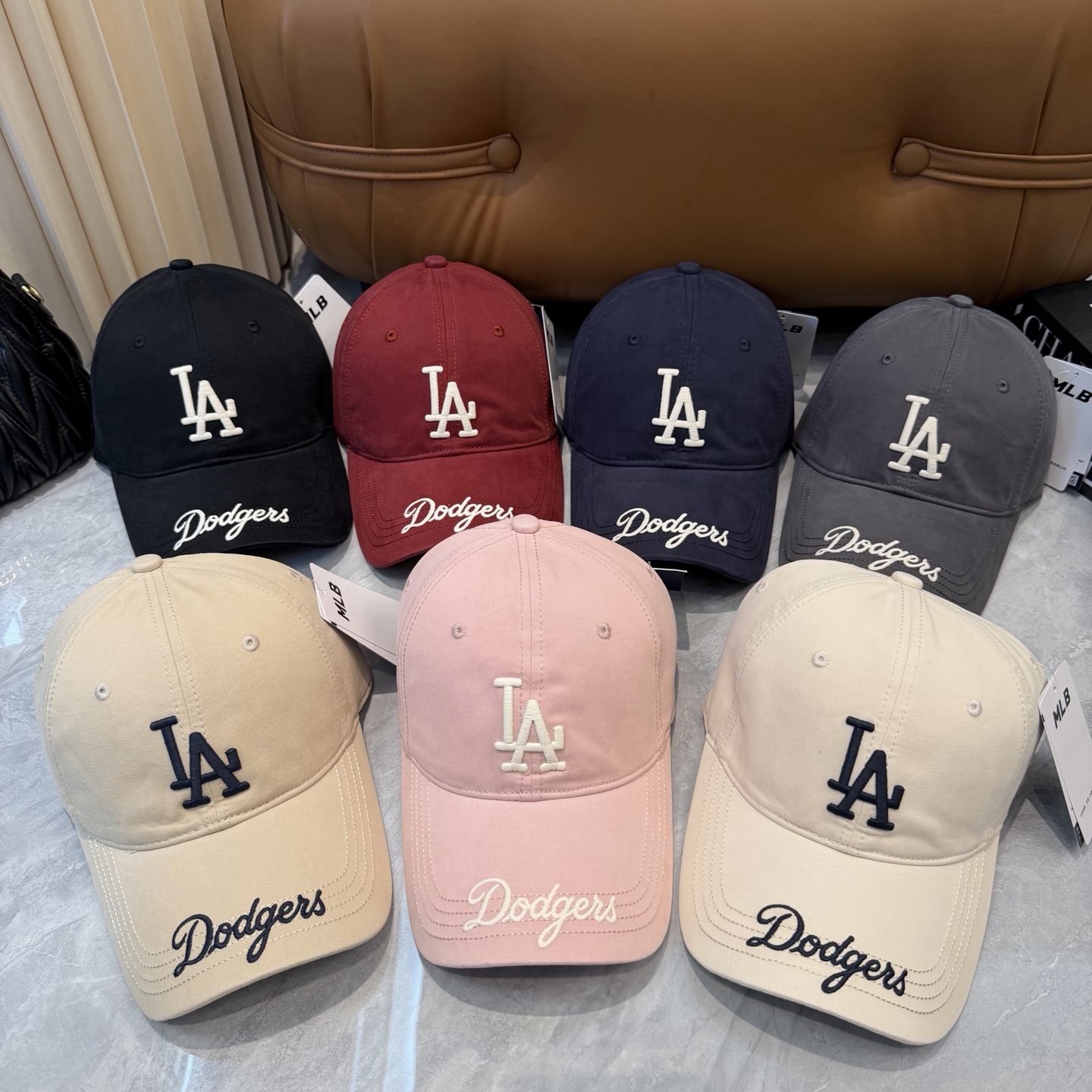 韩国正品MLB棒球帽。NY最新最火的帽子就在这👏👏最新款棒球帽刺绣男女情侣款鸭舌帽❗最新款 ，爆炸款全线