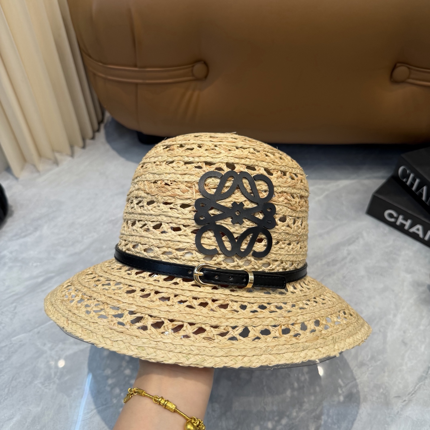 Loewe 罗意威 春夏日宽檐休闲草帽 度假logo 一顶 有品位的草帽了~出街首选 帽型超美腻夏天沙滩度假者或日常防晒