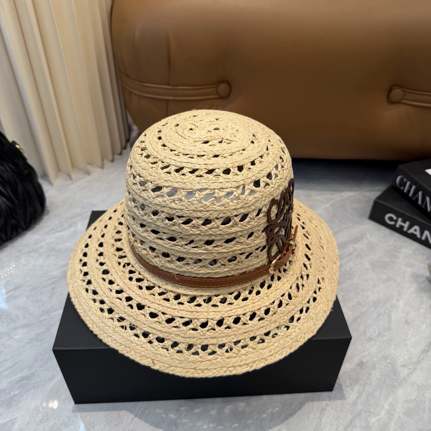 Loewe 罗意威 春夏日宽檐休闲草帽 度假logo 一顶 有品位的草帽了~出街首选 帽型超美腻夏天沙滩度假者或日常防晒