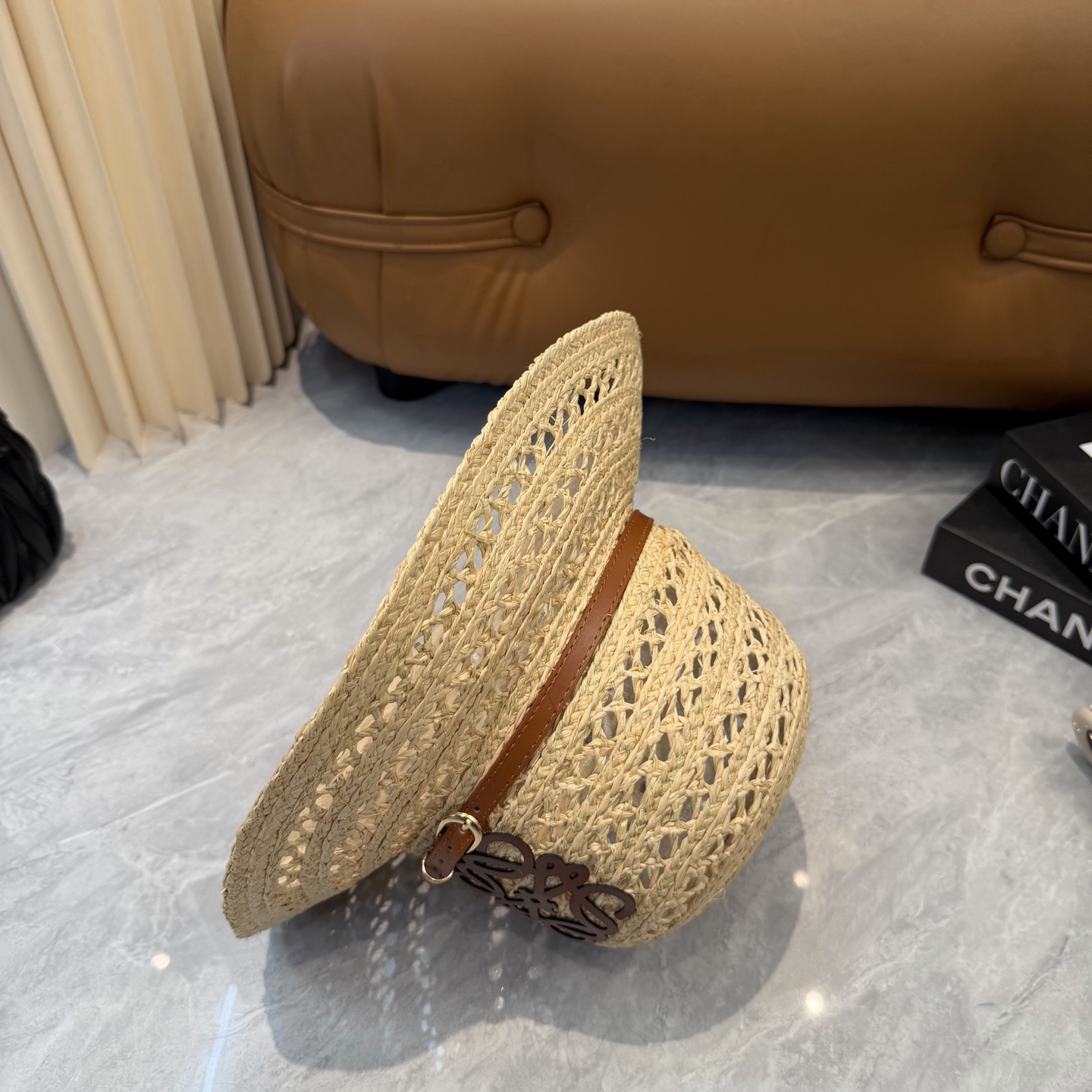 Loewe 罗意威 春夏日宽檐休闲草帽 度假logo 一顶 有品位的草帽了~出街首选 帽型超美腻夏天沙滩度假者或日常防晒
