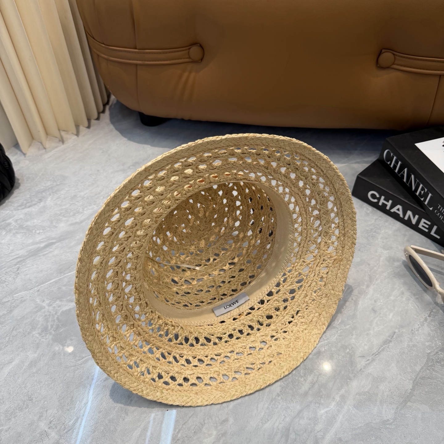 Loewe 罗意威 春夏日宽檐休闲草帽 度假logo 一顶 有品位的草帽了~出街首选 帽型超美腻夏天沙滩度假者或日常防晒
