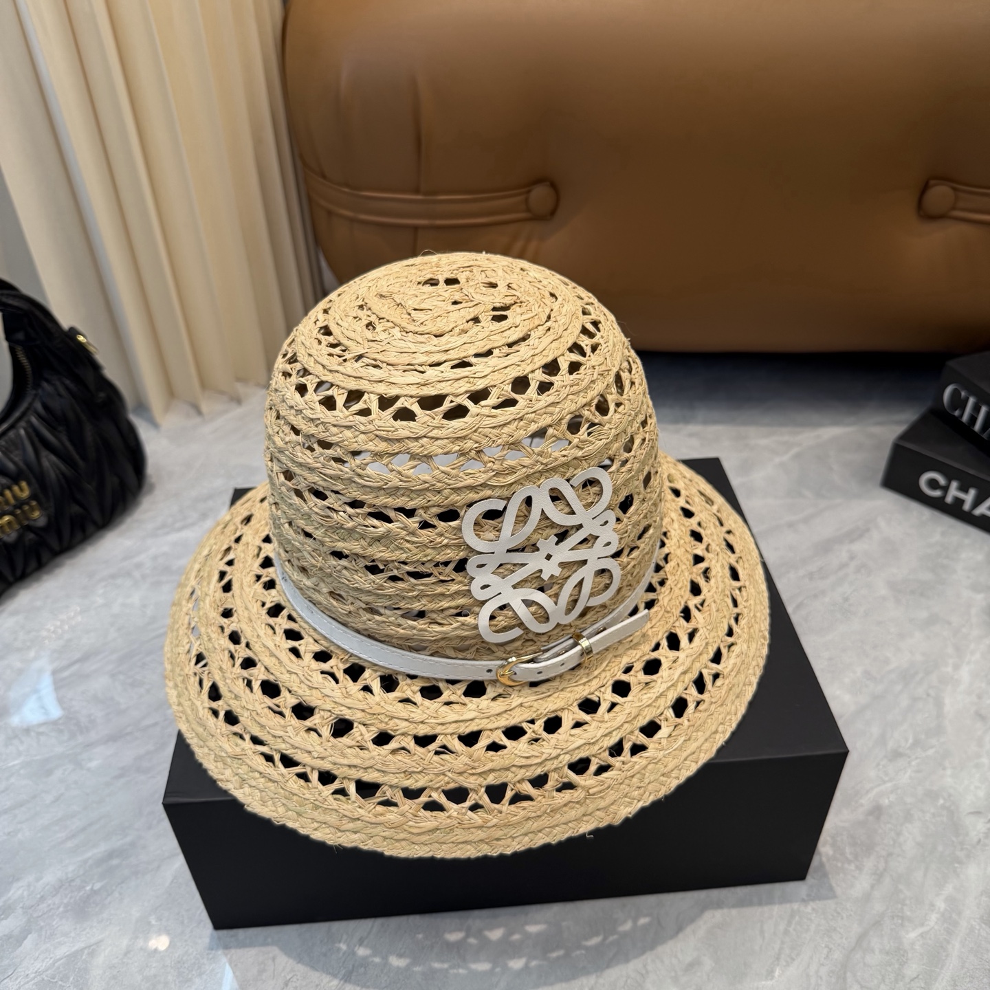 Loewe 罗意威 春夏日宽檐休闲草帽 度假logo 一顶 有品位的草帽了~出街首选 帽型超美腻夏天沙滩度假者或日常防晒