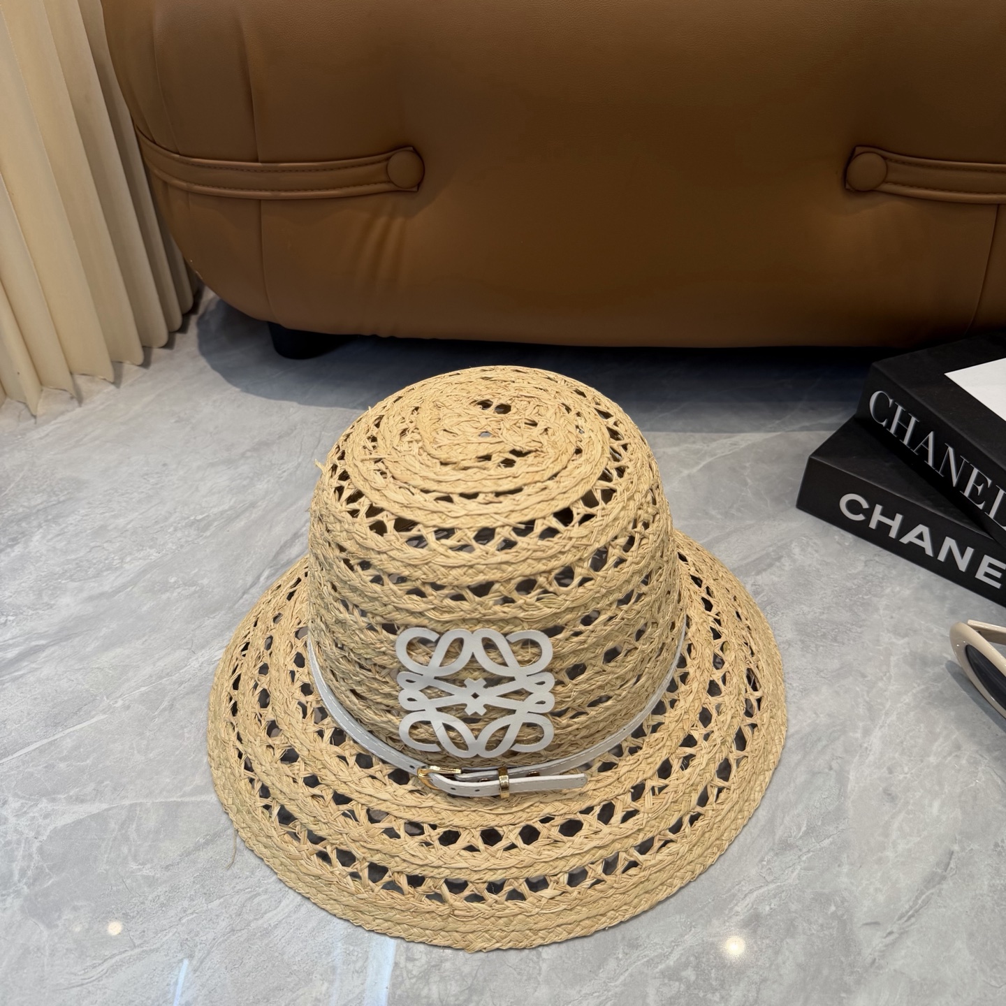 Loewe 罗意威 春夏日宽檐休闲草帽 度假logo 一顶 有品位的草帽了~出街首选 帽型超美腻夏天沙滩度假者或日常防晒