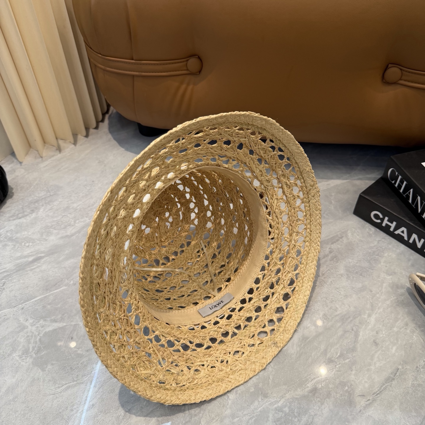 Loewe 罗意威 春夏日宽檐休闲草帽 度假logo 一顶 有品位的草帽了~出街首选 帽型超美腻夏天沙滩度假者或日常防晒