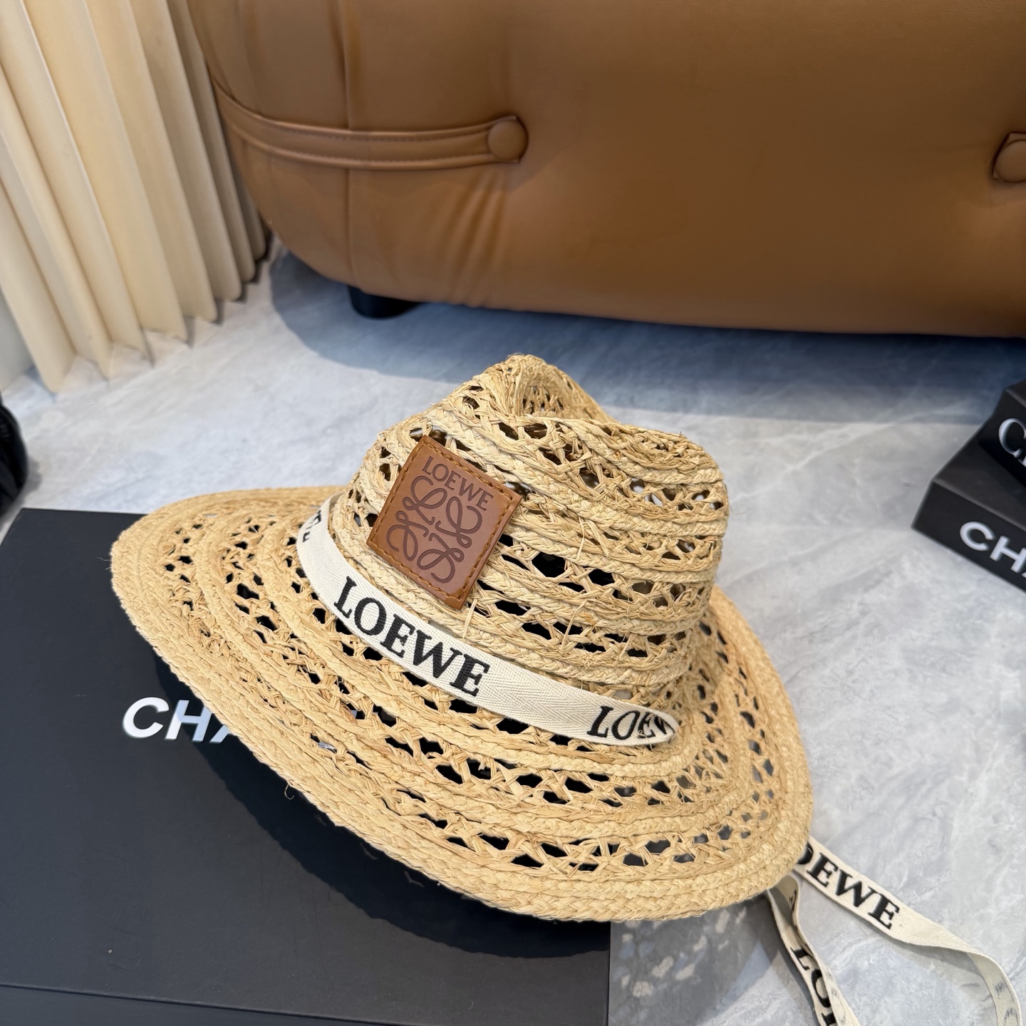 Loewe 罗意威 春夏日宽檐休闲草帽 度假logo 一顶 有品位的草帽了~出街首选 帽型超美腻夏天沙滩度假者或日常防晒