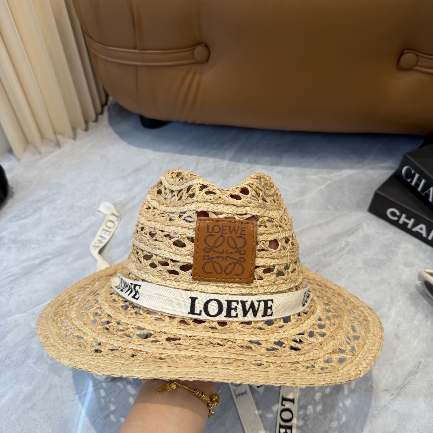 Loewe 罗意威 春夏日宽檐休闲草帽 度假logo 一顶 有品位的草帽了~出街首选 帽型超美腻夏天沙滩度假者或日常防晒