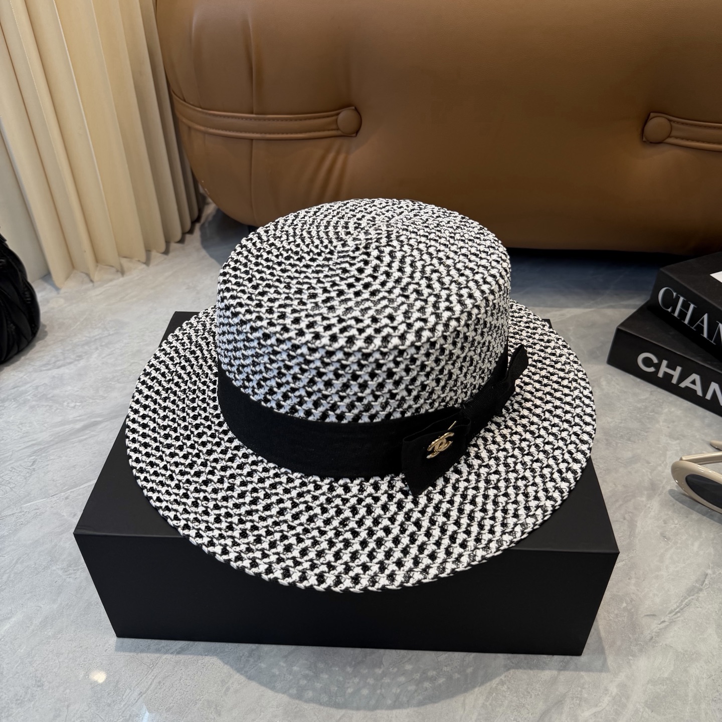 【CHANEL香奈儿】2026新款平顶草帽  夏天海边首选～新款材质编织而成～质感满分💯