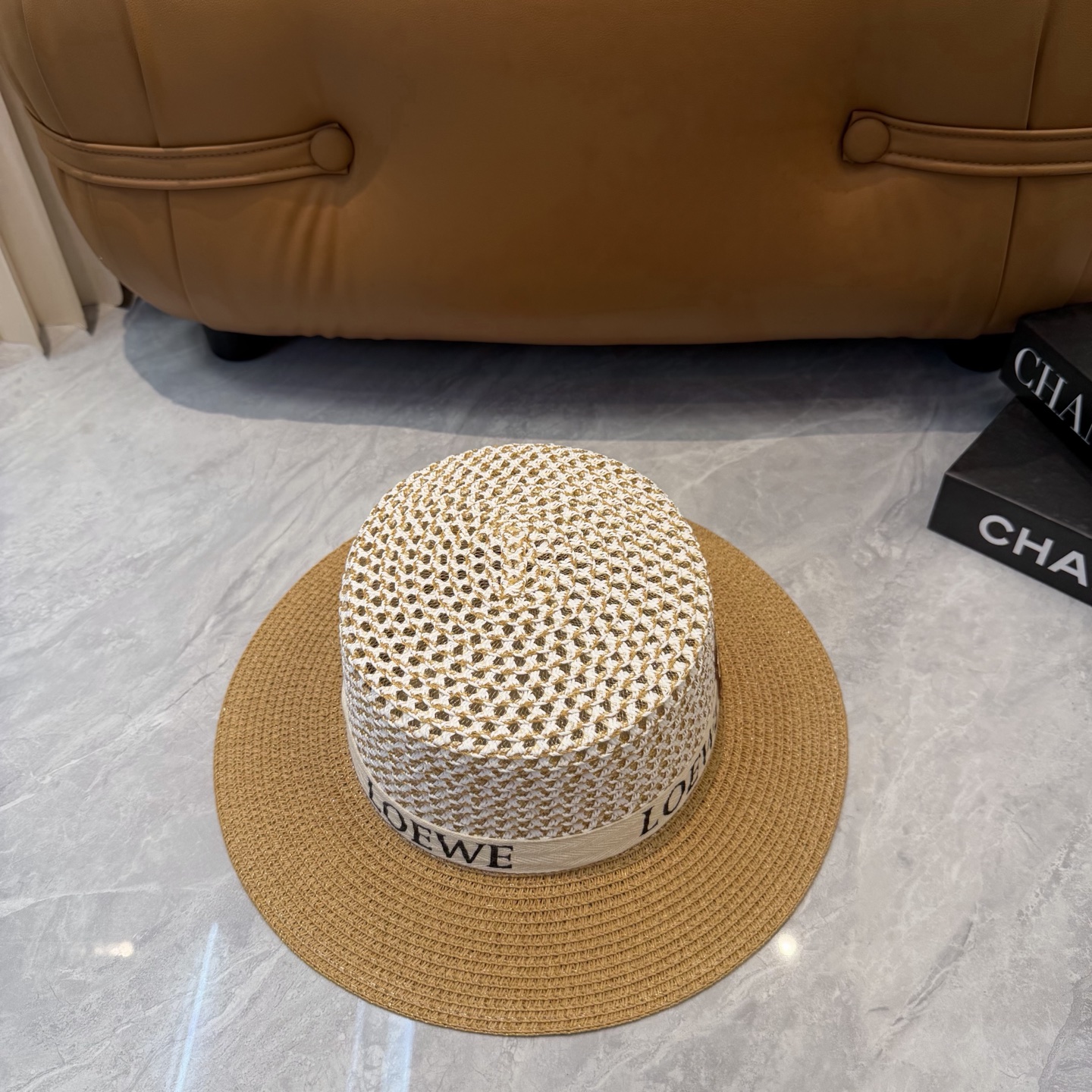 NO:883852,LOEWE spring and summer straw hat with holiday logo. A super tasteful straw hat~the first choice for going out on the street!  The hat is super beautiful for summer beach vacationers or daily sun protection. It is definitely a fashionable necessity. Hats, straw hats, fisherman hats, baseball caps, hats, loewe, loewe, espadrilles, hats19860909罗意威 LOEWE春夏日草帽 度假logo 一顶超级有品位的草帽了~出街首选！帽型超美腻夏天沙滩度假者或日常防晒,绝对时是髦刚需品.帽子草帽渔夫帽棒球帽,帽子,loewe,loewe,espadrilles,hats,hat